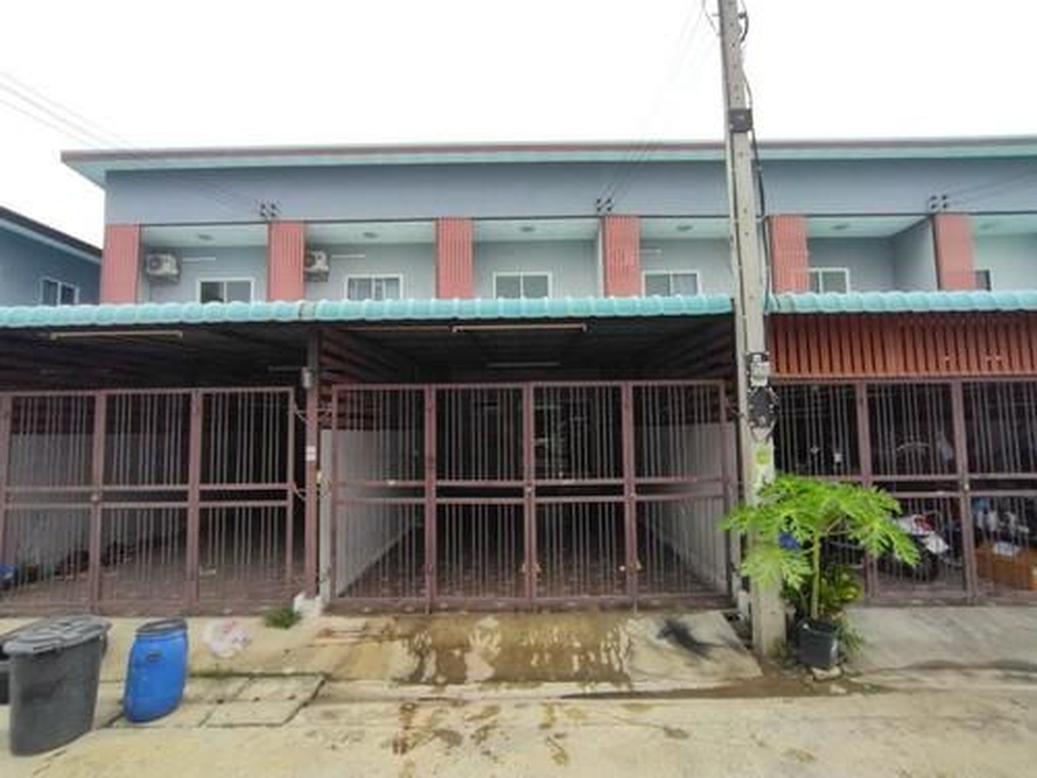 ทรัพย์สถาบันโดย GHB ทาวน์เฮาส์ ฉัตรไพลิน ลาดหลุมแก้ว (Chatrapailin Latlumkaew)