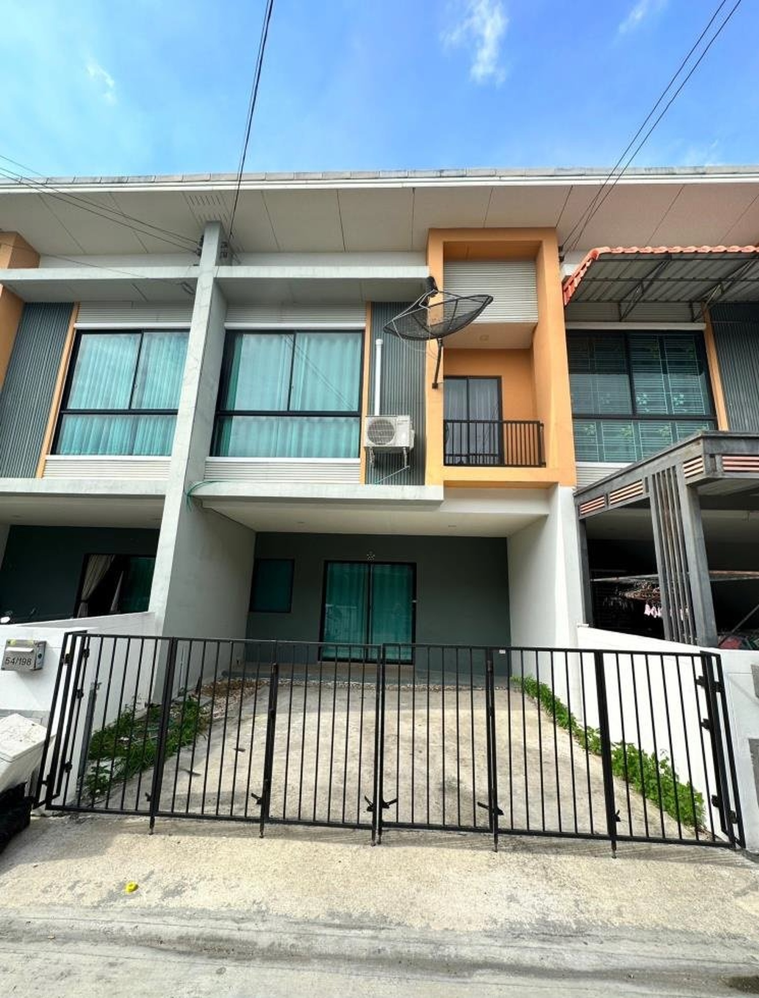 ทรัพย์สถาบันโดย SCB ทาวน์เฮาส์ สิรารมย์ พลัส บางนา กม.29 (Sirarom Plus Bangna Km.29)