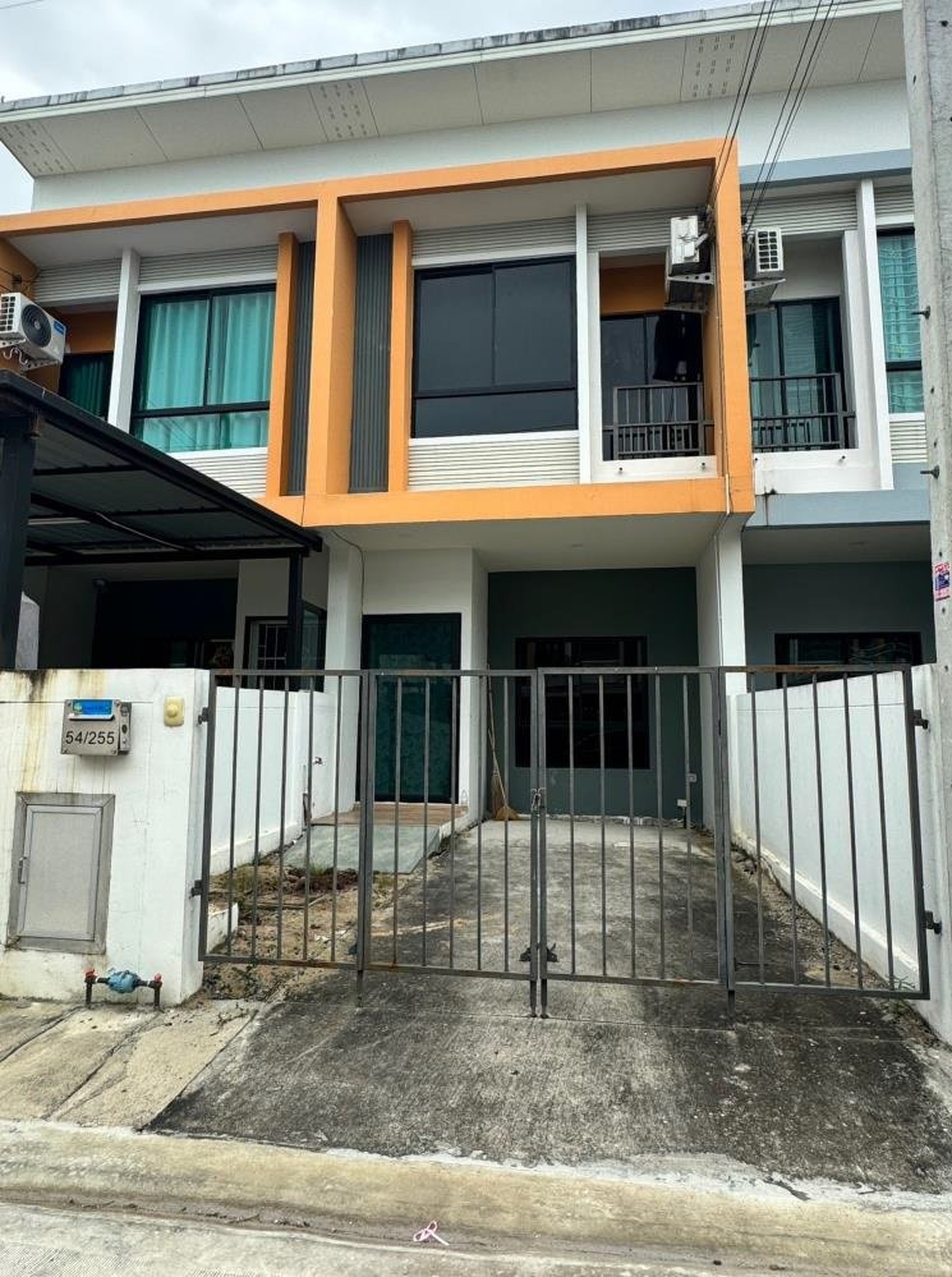 ทรัพย์สถาบันโดย SCB ทาวน์เฮาส์ สิรารมย์ พลัส บางนา กม.29 (Sirarom Plus Bangna Km.29)