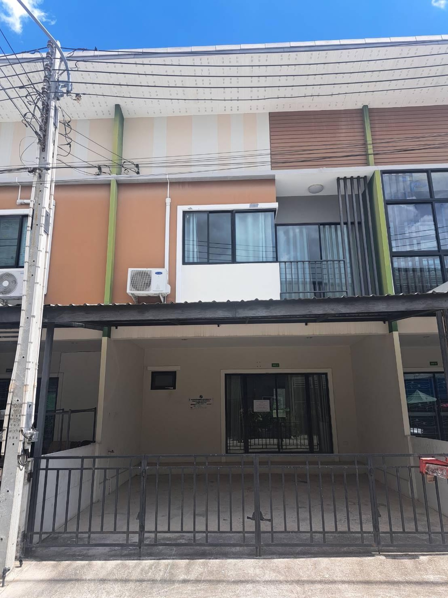 ทรัพย์สถาบันโดย GHB ทาวน์เฮาส์ เอสซี วิลเลจ อีสเทิร์น-บ่อวิน (SC Village Eastern-Bowin)