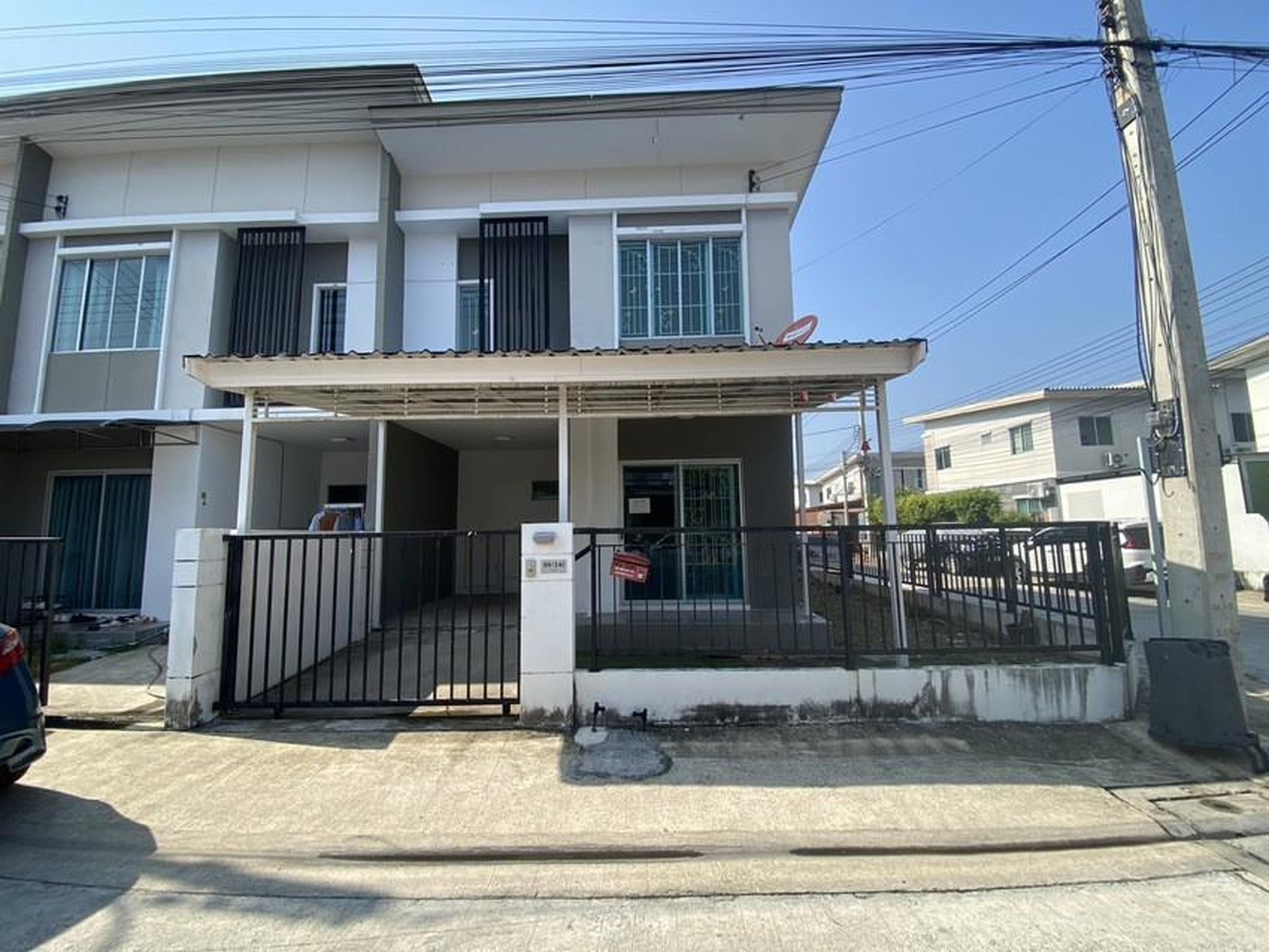 ทรัพย์สถาบันโดย GHB ทาวน์เฮาส์ สามพราน นครปฐม