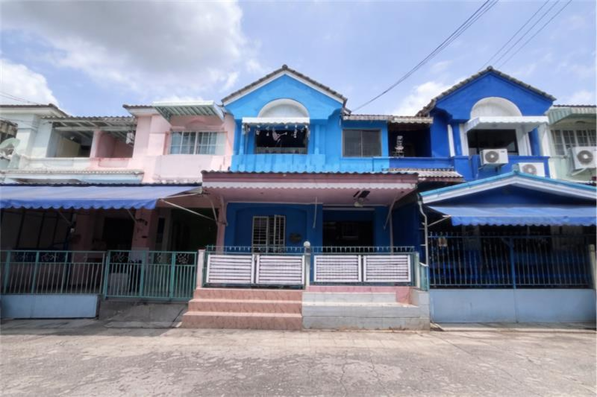 ทรัพย์สถาบันโดย GHB ทาวน์เฮาส์ เมืองสมุทรปราการ สมุทรปราการ