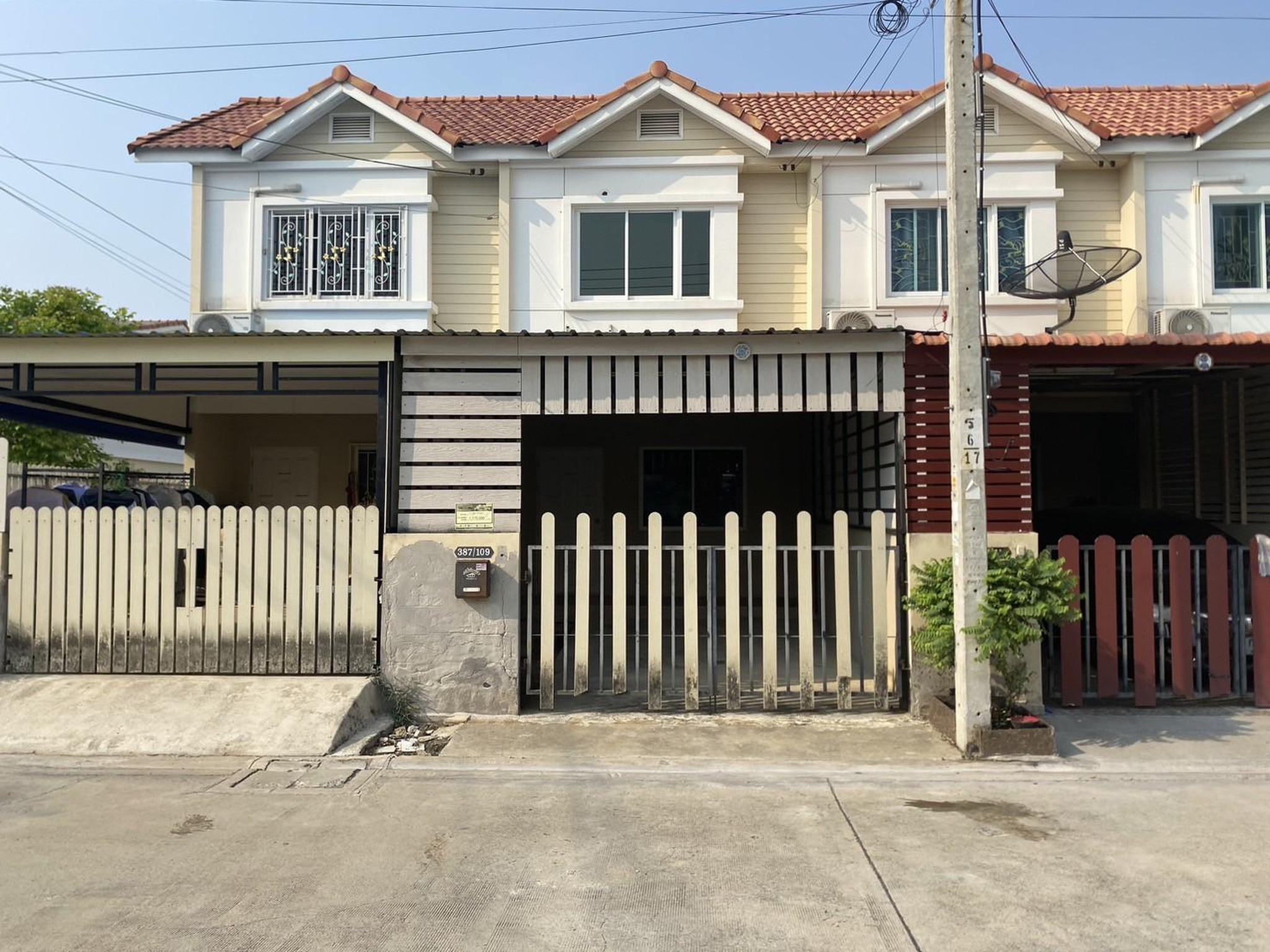 ทรัพย์สถาบันโดย GHB ทาวน์เฮาส์ ภูมิใจนิเวศน์ 3 โครงการ 4 (Poomjai Nivate 3 Phase 4)