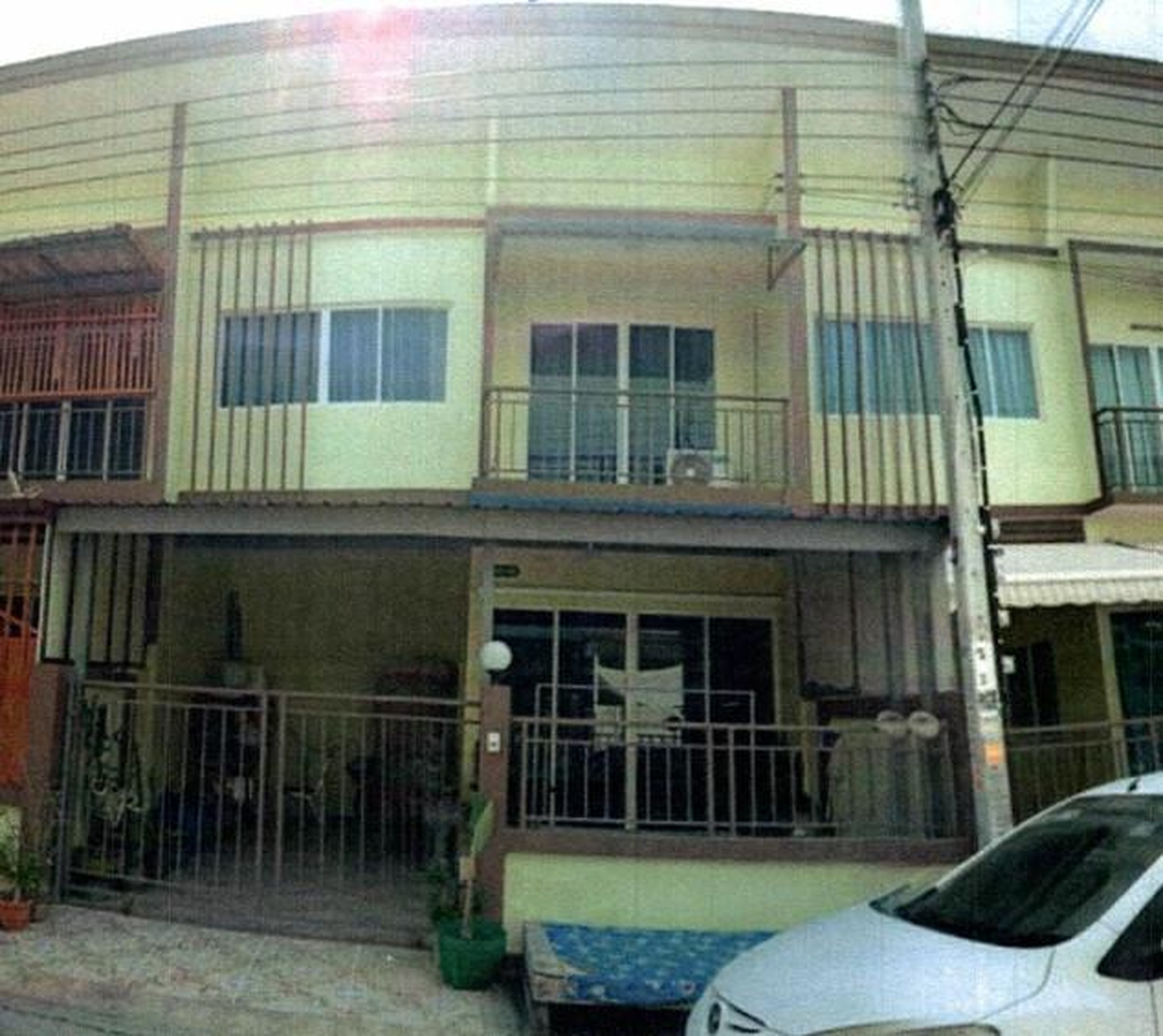 ทรัพย์สถาบันโดย GHB ทาวน์เฮาส์ หมู่บ้านสยามนิเวศน์ 3 (Siam Nivet Village 3)