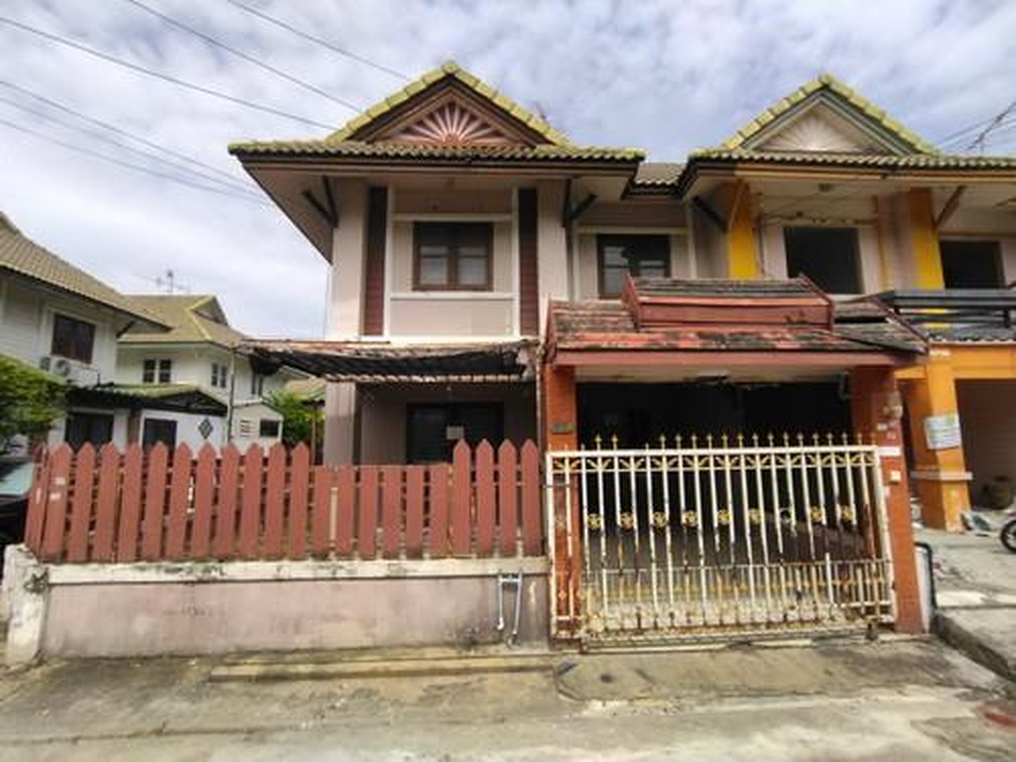 ทรัพย์สถาบันโดย GHB ทาวน์เฮาส์ บ้านพฤกษา 13 คลองสาม (Baan Pruksa 13 Klong Sam)