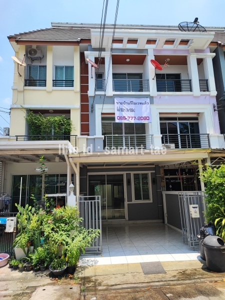 ทาวน์โฮม 3 ชั้นสวย รีโนเวทแล้ว ซอยกรุงเทพกรีฑา 7 ตรงข้ามตลาดมาร์เก็ตทูเดย์ เลขที่ 2/142  หน้ากว้าง 4 เมตร ลึก 18.9 เมตร : เจ้าของขายเอง (งดรับนายหน้า)