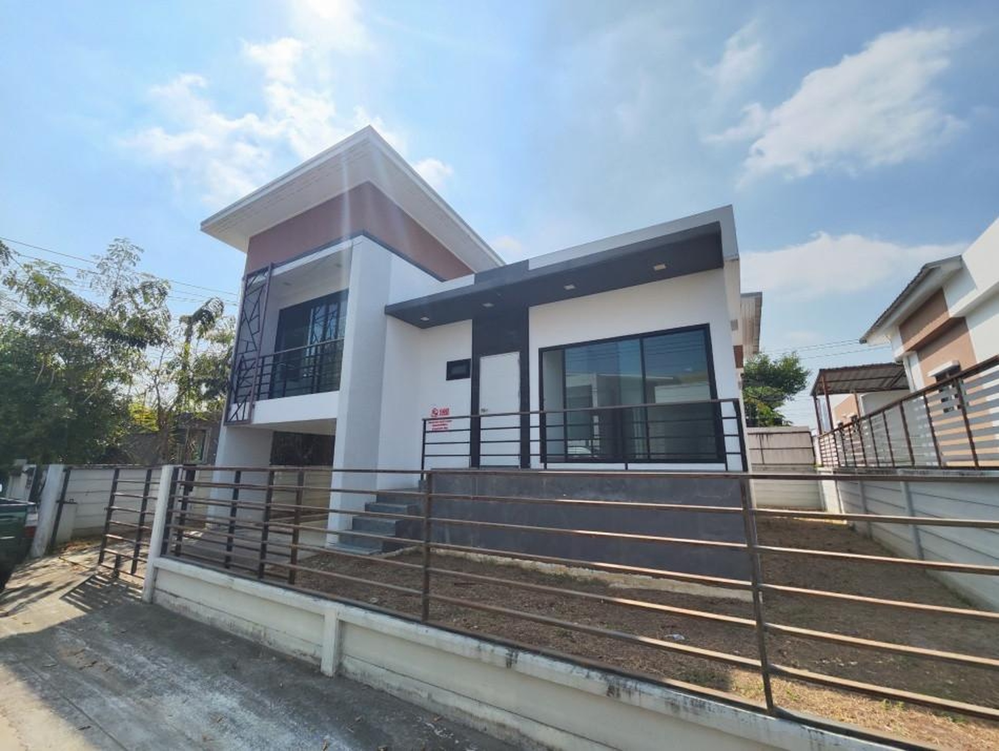 ทรัพย์สถาบันโดย GHB บ้านเดี่ยว บางเสาธง สมุทรปราการ
