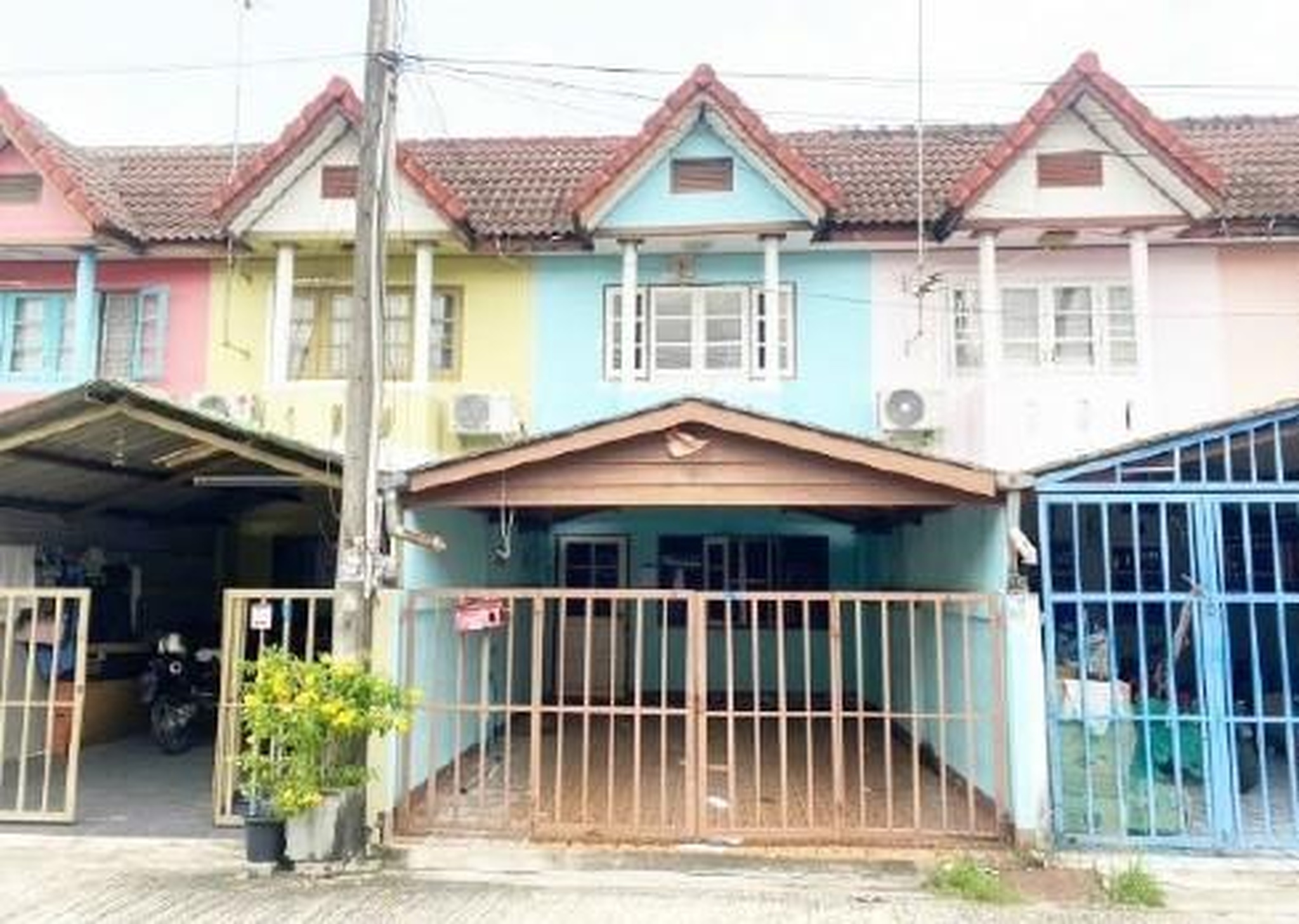 ทรัพย์สถาบันโดย GHB ทาวน์เฮาส์ นิคมพัฒนา ระยอง