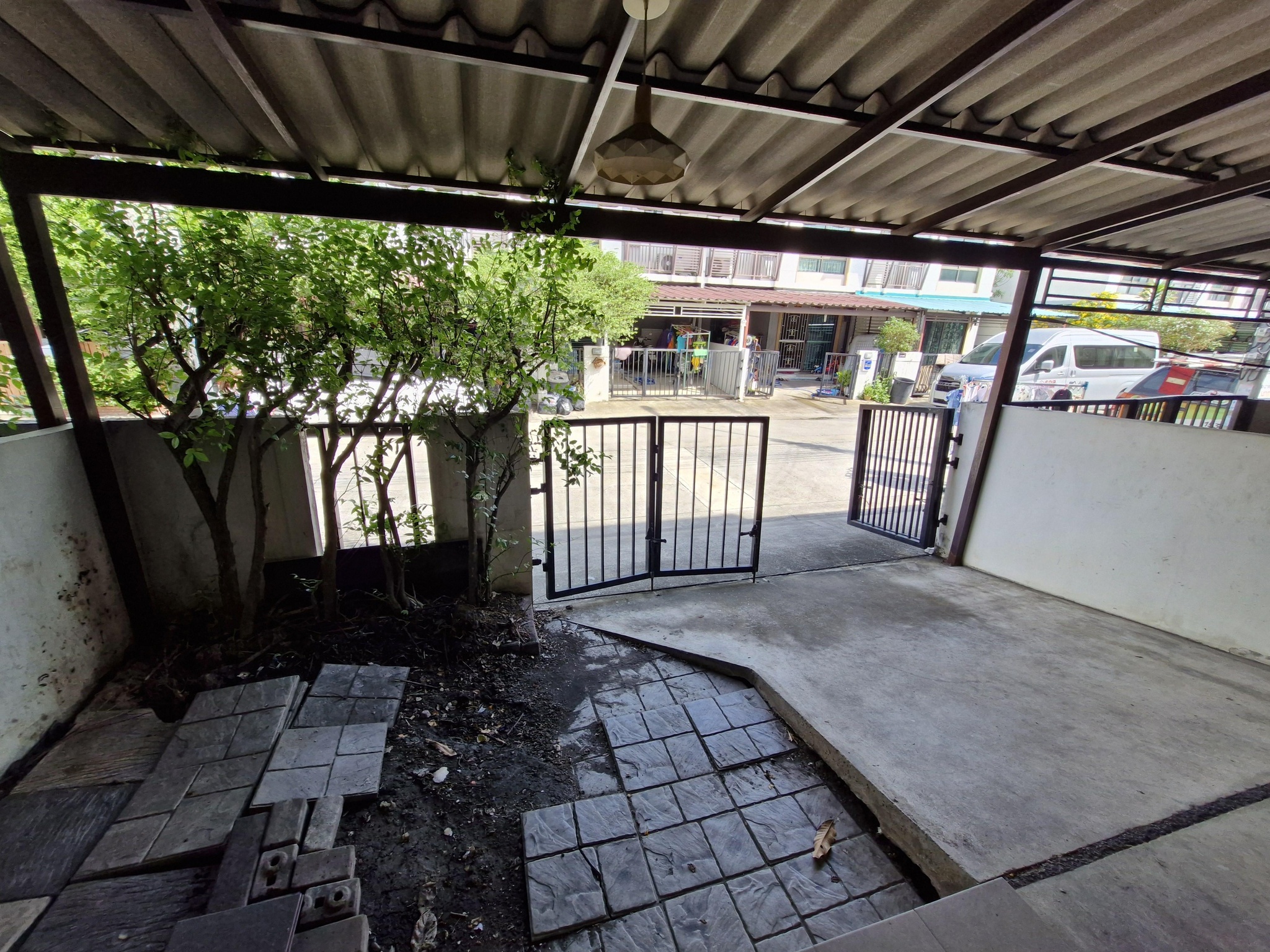 ทรัพย์สถาบันโดย GHB ทาวน์เฮาส์ บางเขน กรุงเทพมหานคร