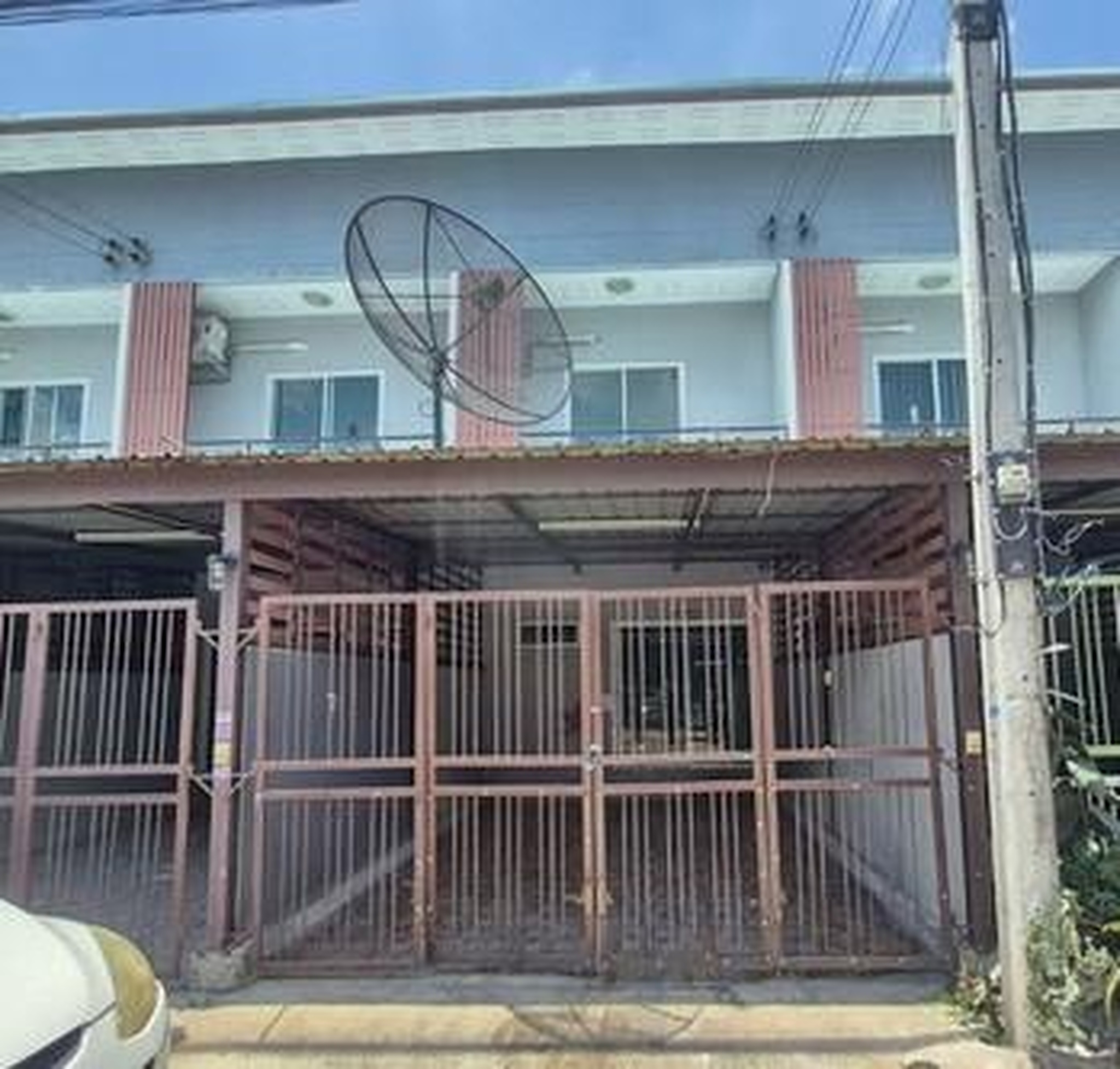ทรัพย์สถาบันโดย GHB ทาวน์เฮาส์ ฉัตรไพลิน ลาดหลุมแก้ว (Chatrapailin Latlumkaew)
