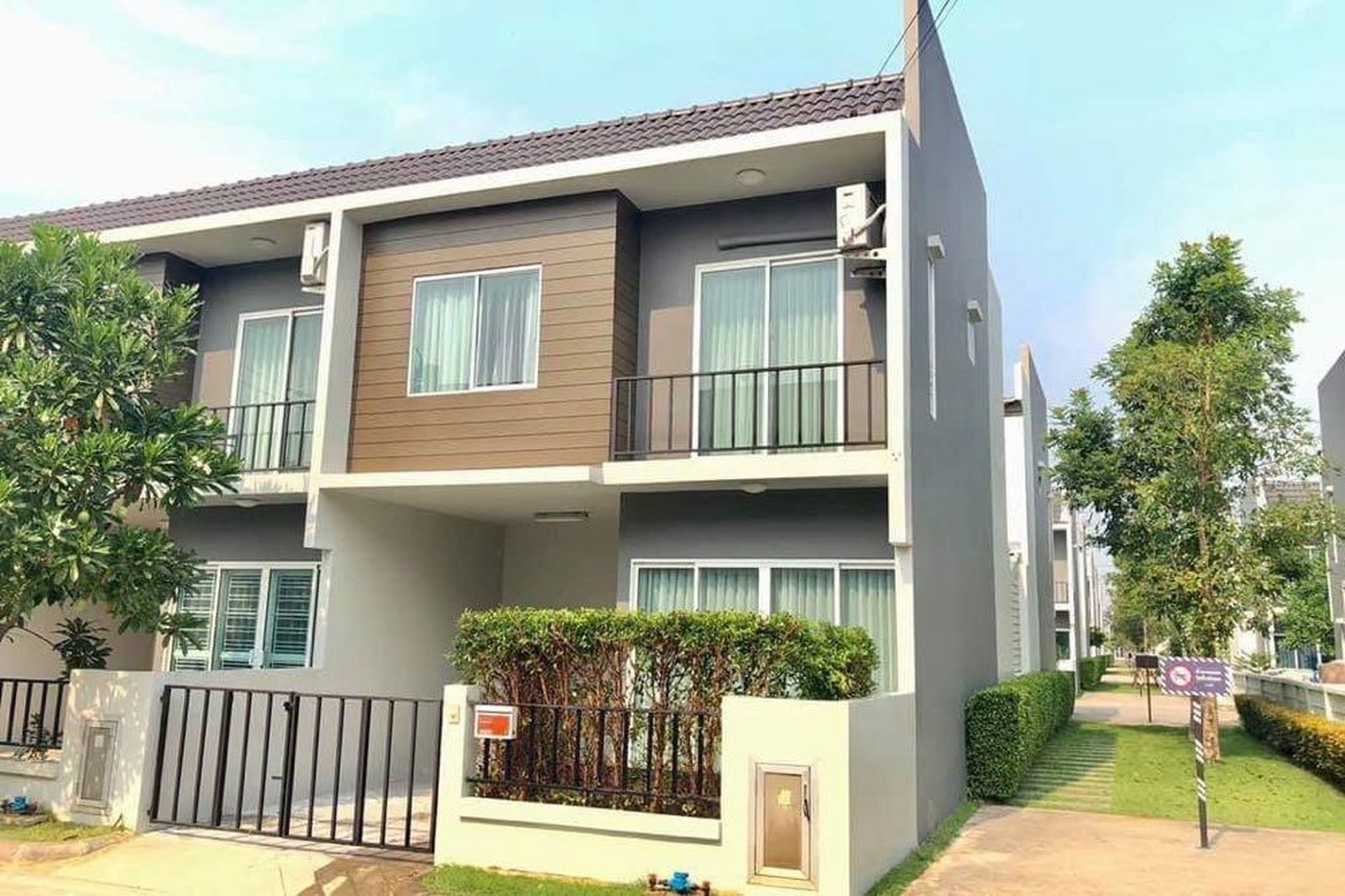 ทรัพย์สถาบันโดย GHB ทาวน์เฮาส์ บางบัวทอง นนทบุรี