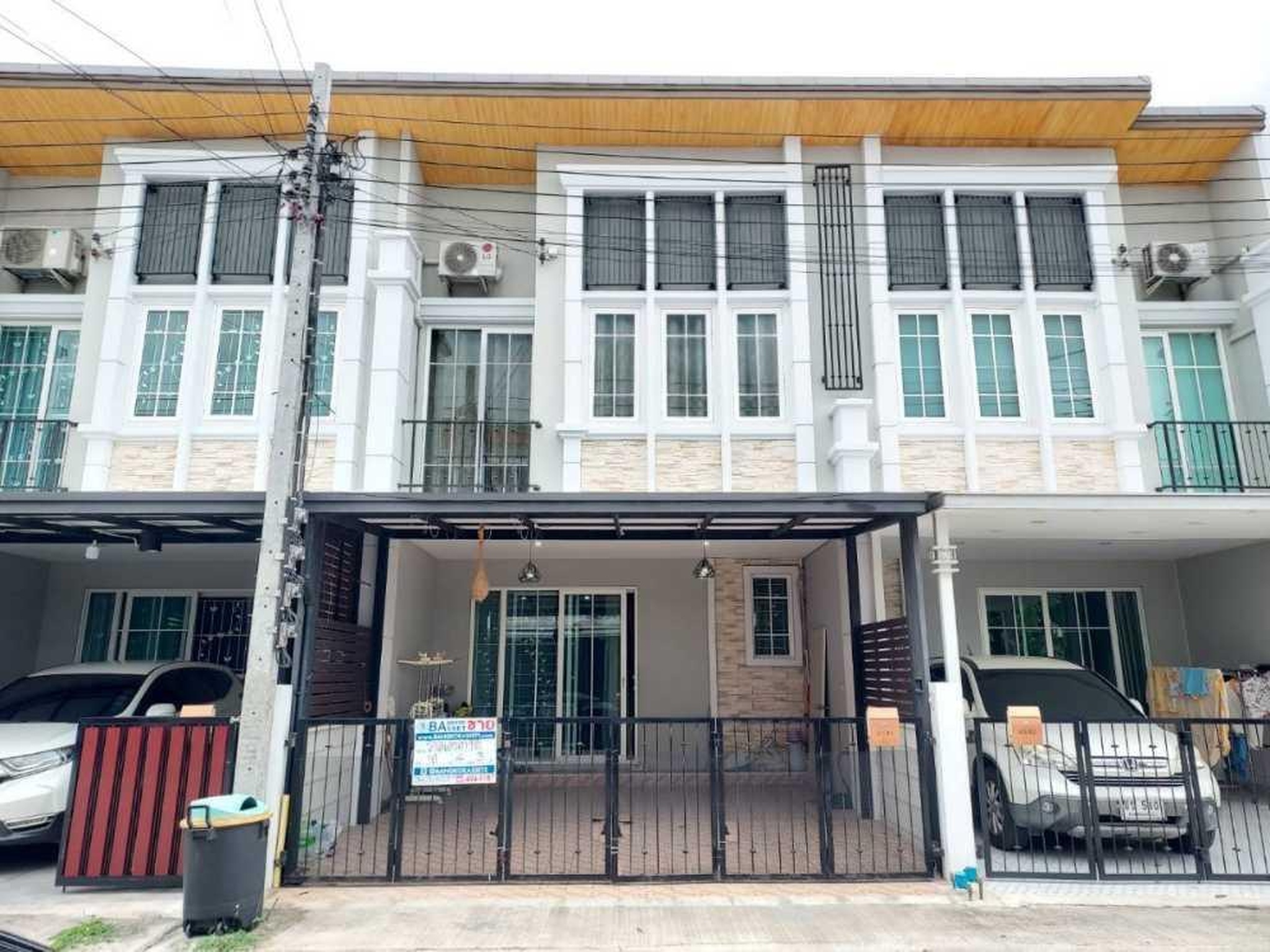 ทรัพย์สถาบันโดย GHB ทาวน์เฮาส์ โกลเด้น ซิตี้ แจ้งวัฒนะ-เมืองทอง (Golden City Chaengwattana-Muangthong)
