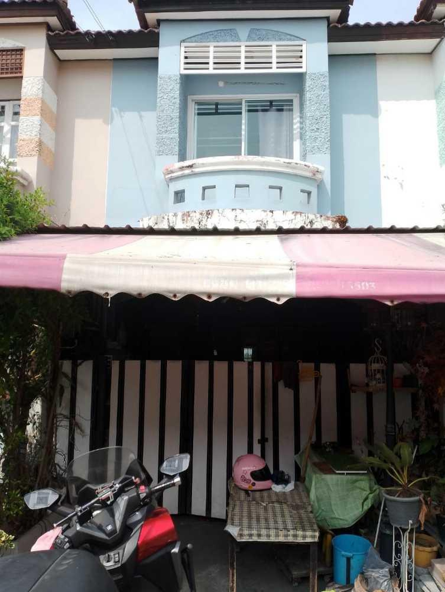 ทรัพย์สถาบันโดย GHB ทาวน์เฮาส์ ไทรน้อย นนทบุรี