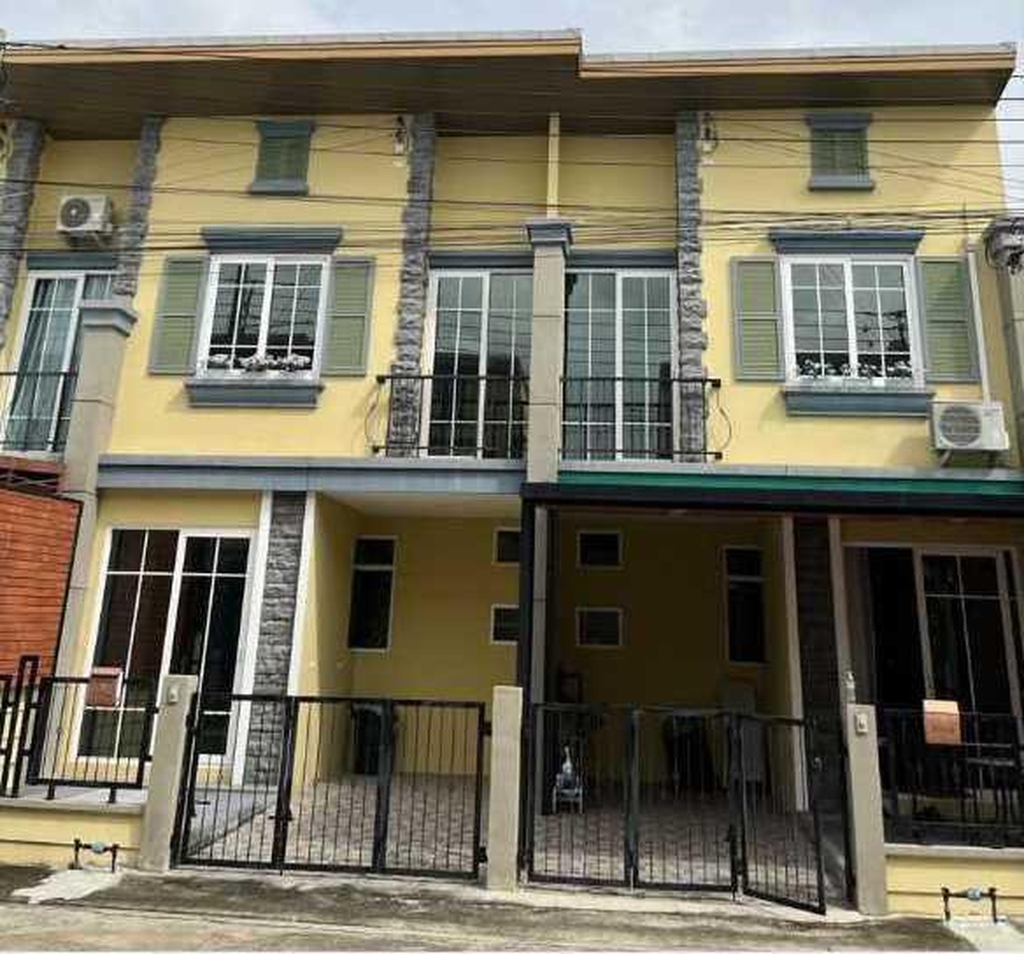 ทรัพย์สถาบันโดย GHB ทาวน์เฮาส์ โกลเด้น ทาวน์ พหลโยธิน-ลำลูกกา (Golden Town Phaholyothin-Lamlukka)
