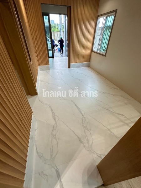 ขาย ทาวน์โฮม 3 ชั้น หมู่บ้าน โกลเด้น ซิตี้ สาทร แต่งครบพร้อมอยู่ ฟังก์ชันพิเศษมากมาย : เจ้าของขายเอง