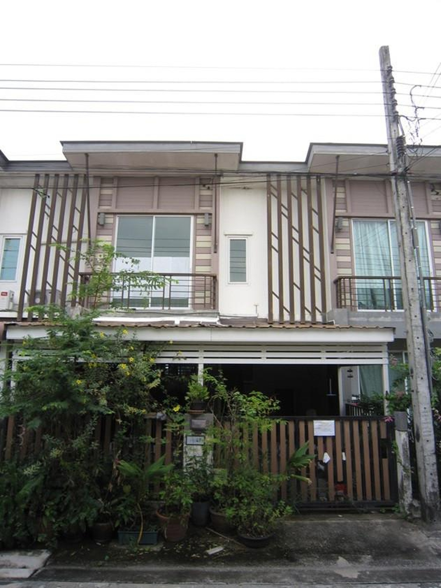 ทรัพย์สถาบันโดย GHB ทาวน์เฮาส์ บางพลี สมุทรปราการ