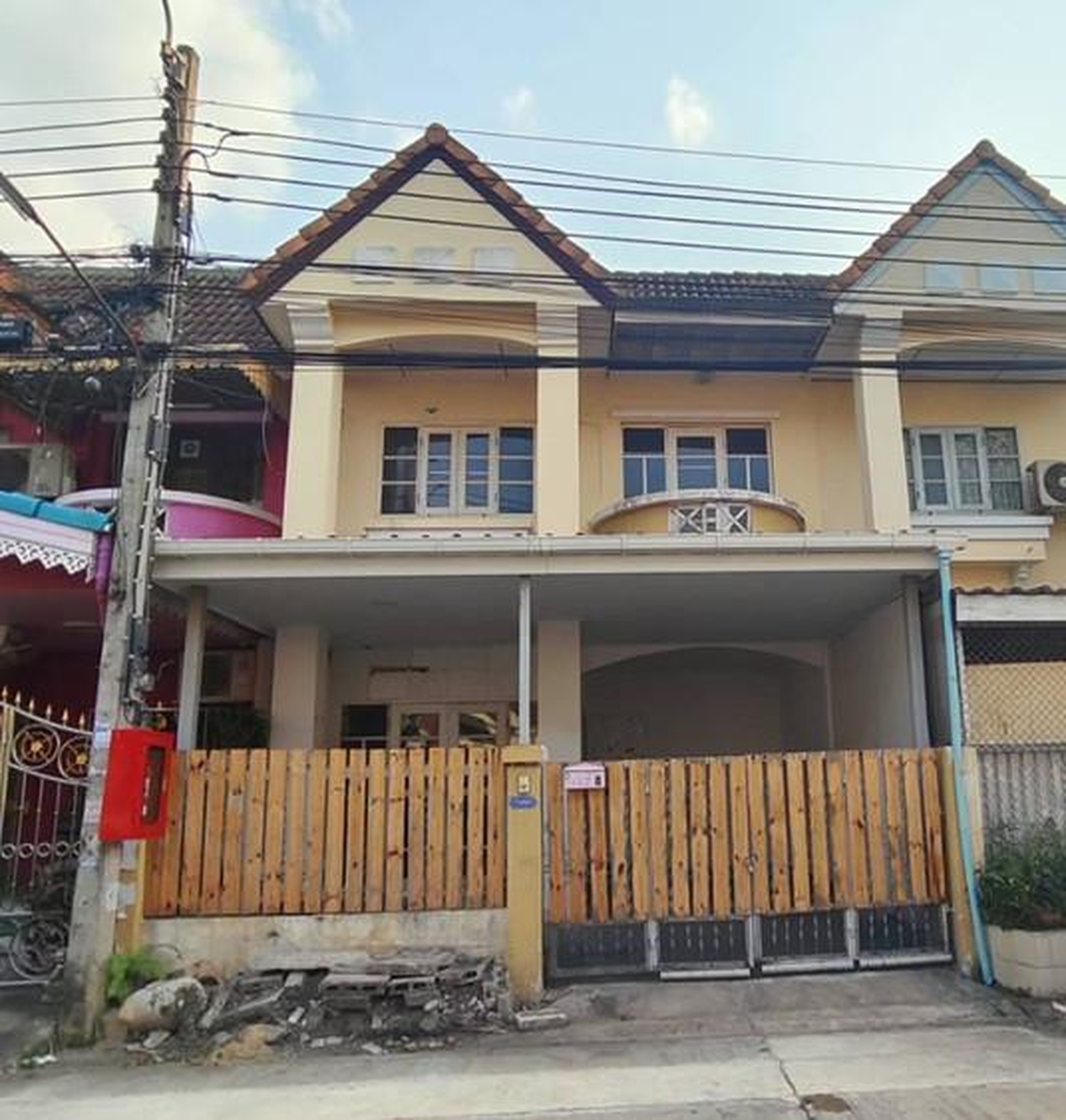 ทรัพย์สถาบันโดย GHB ทาวน์เฮาส์ บางบัวทอง นนทบุรี