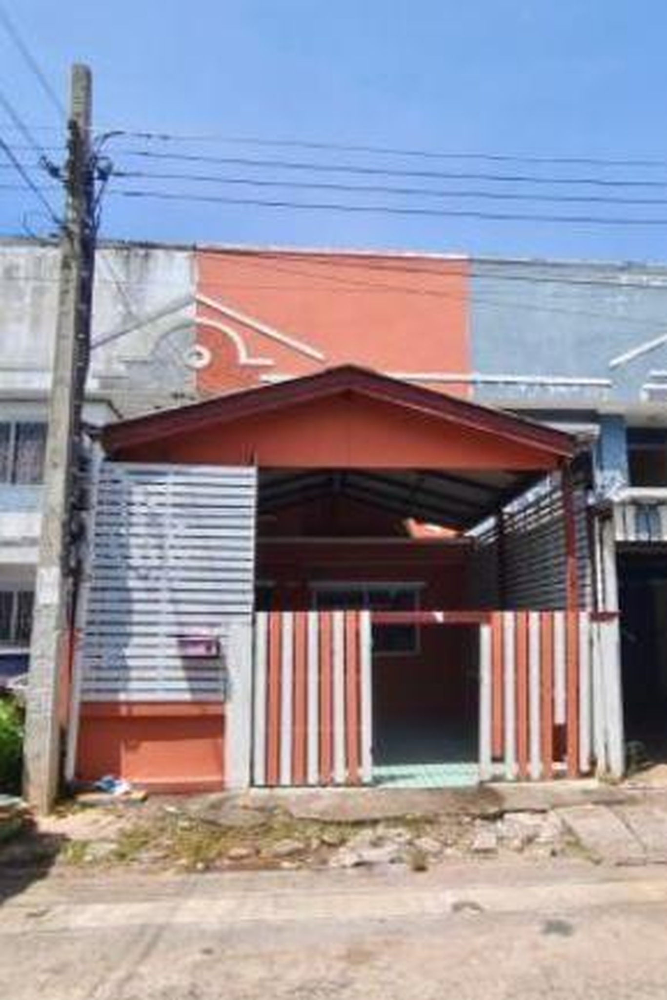 ทรัพย์สถาบันโดย GHB ทาวน์เฮาส์ บางบัวทอง นนทบุรี