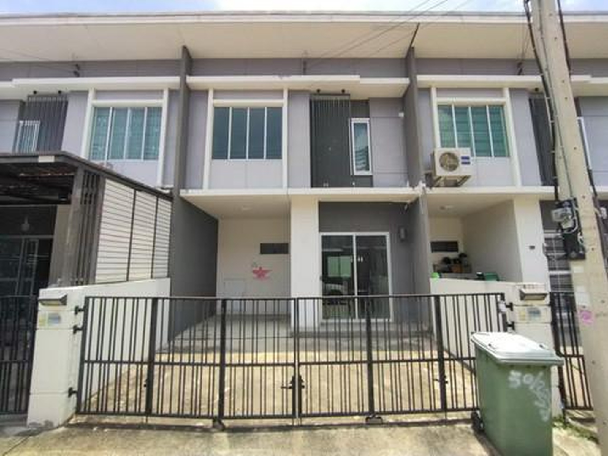 ทรัพย์สถาบันโดย GHB ทาวน์เฮาส์ พฤกษาวิลล์ 100 พหลโยธิน-คลองหลวง (Pruksa Ville 100 Phaholyothin-Klongluang)