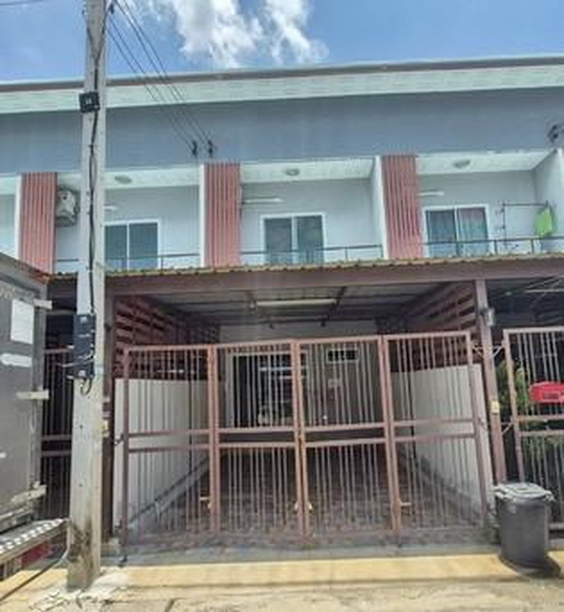 ทรัพย์สถาบันโดย GHB ทาวน์เฮาส์ ฉัตรไพลิน ลาดหลุมแก้ว (Chatrapailin Latlumkaew)