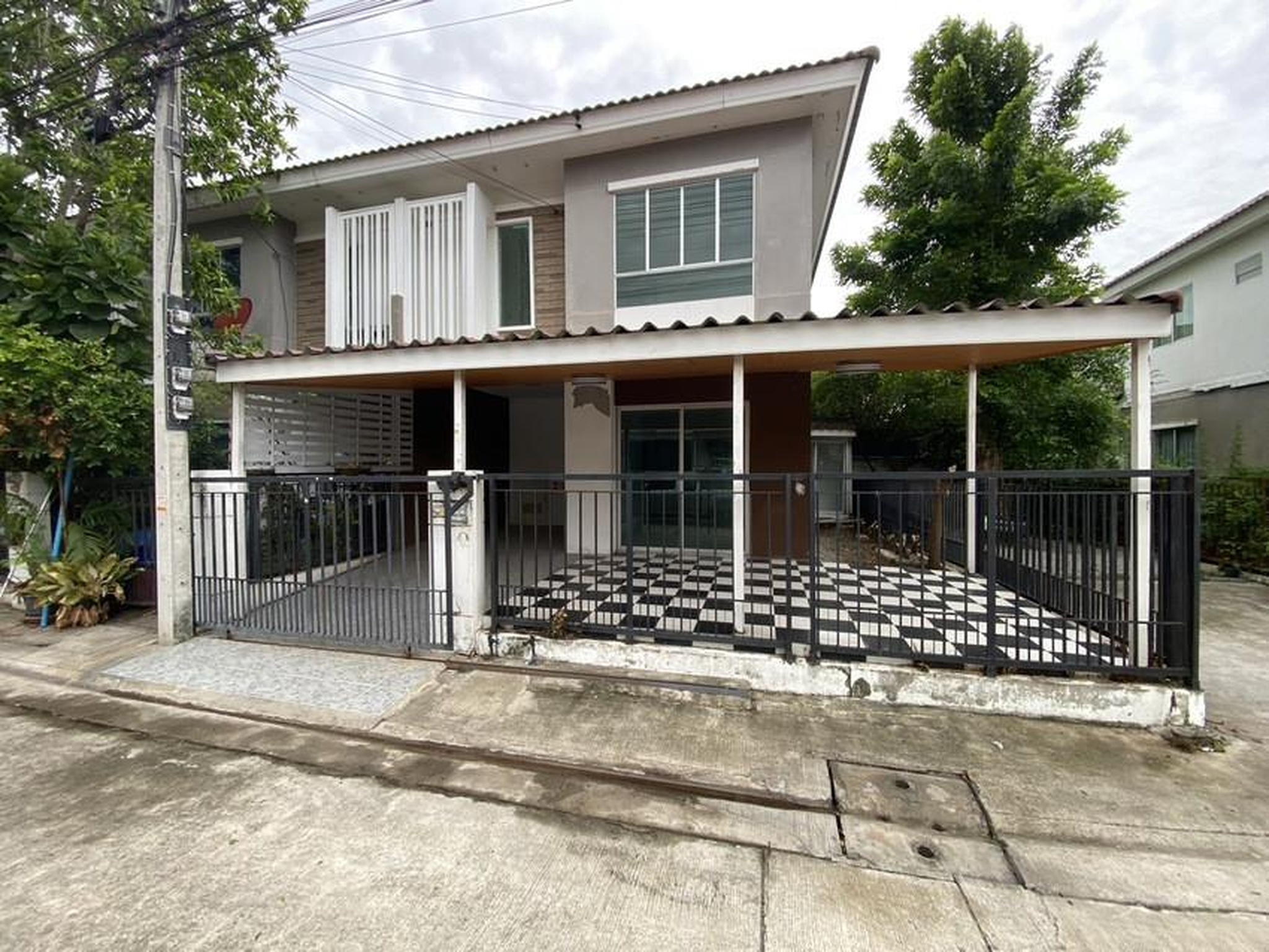 ทรัพย์สถาบันโดย GHB ทาวน์เฮาส์ สามพราน นครปฐม