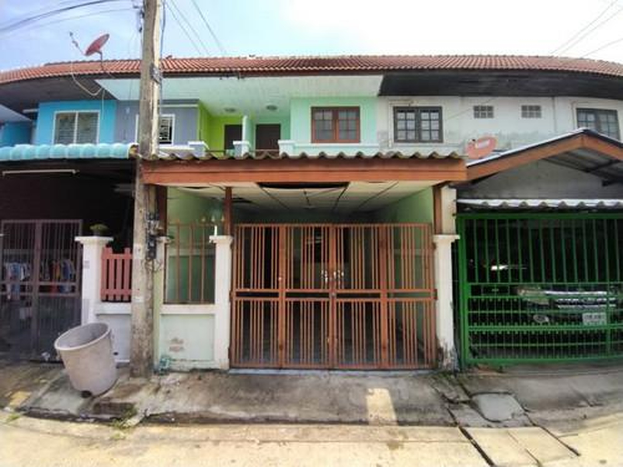 ทรัพย์สถาบันโดย GHB ทาวน์เฮาส์ ฉัตรไพลิน ลาดหลุมแก้ว (Chatrapailin Latlumkaew)