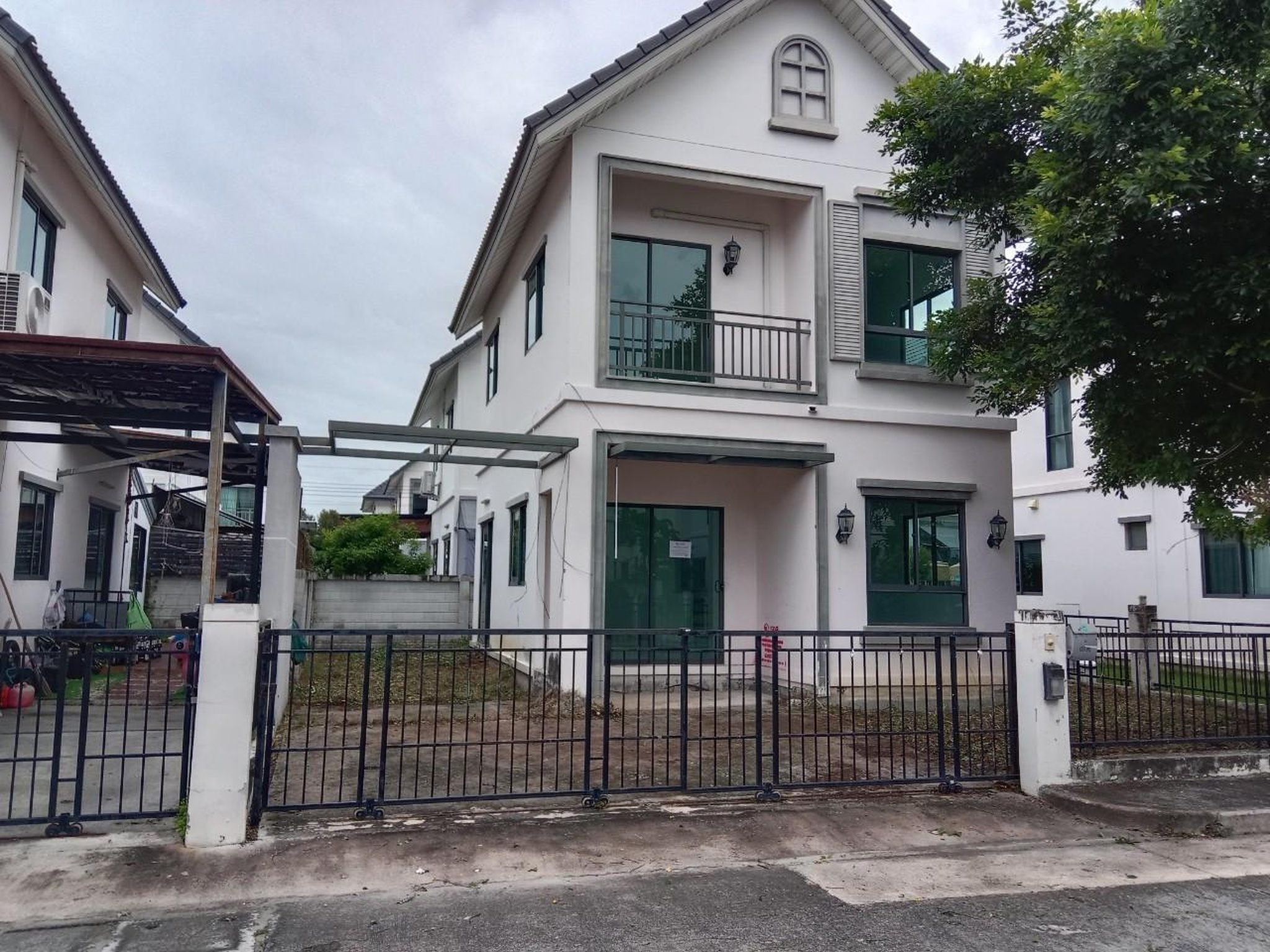 ทรัพย์สถาบันโดย GHB บ้านแฝด บางเสาธง สมุทรปราการ