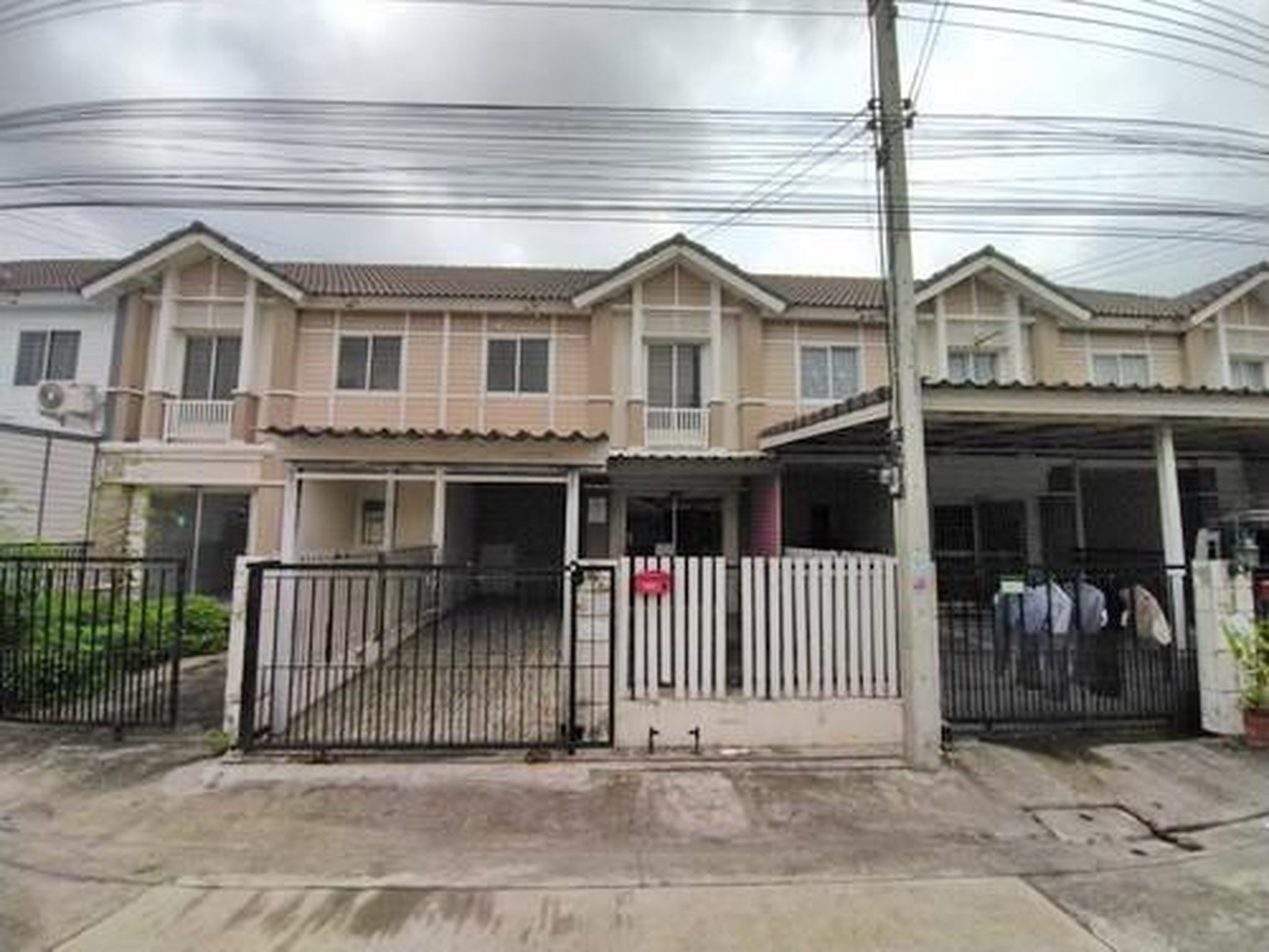 ทรัพย์สถาบันโดย GHB ทาวน์เฮาส์ คลองหลวง ปทุมธานี