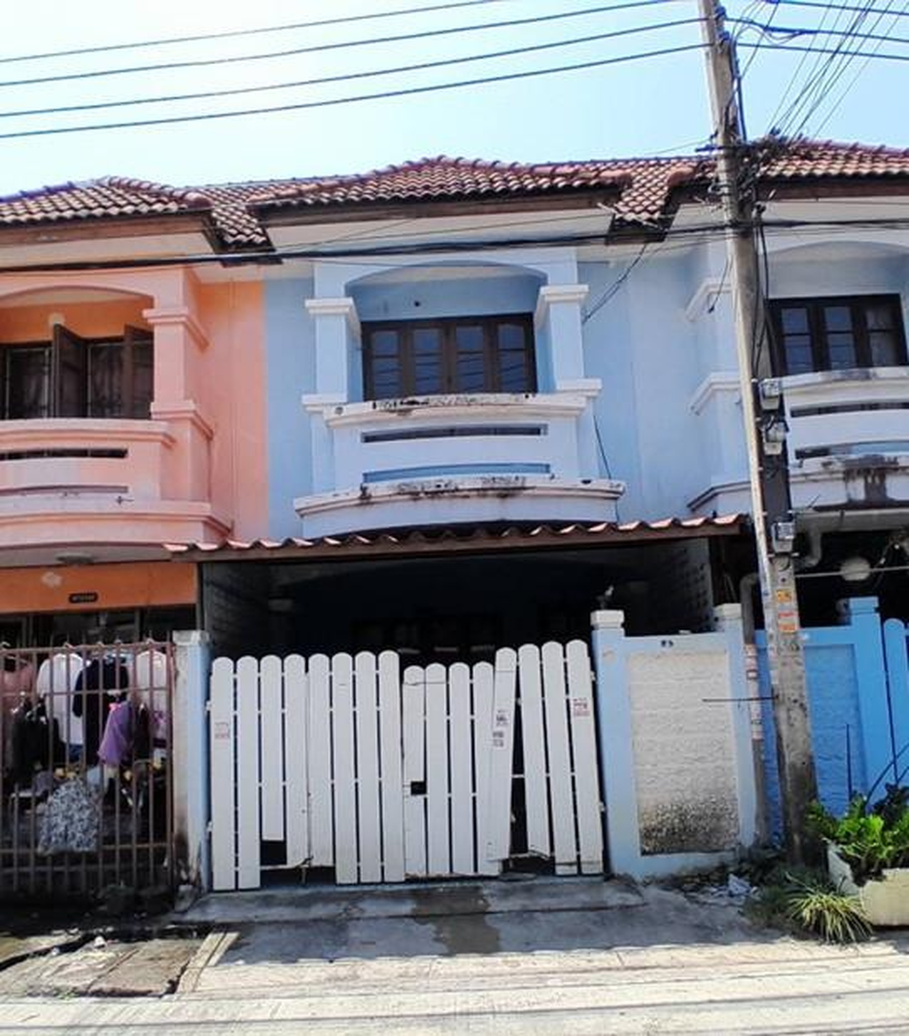 ทรัพย์สถาบันโดย GHB ทาวน์เฮาส์ บางบัวทอง นนทบุรี