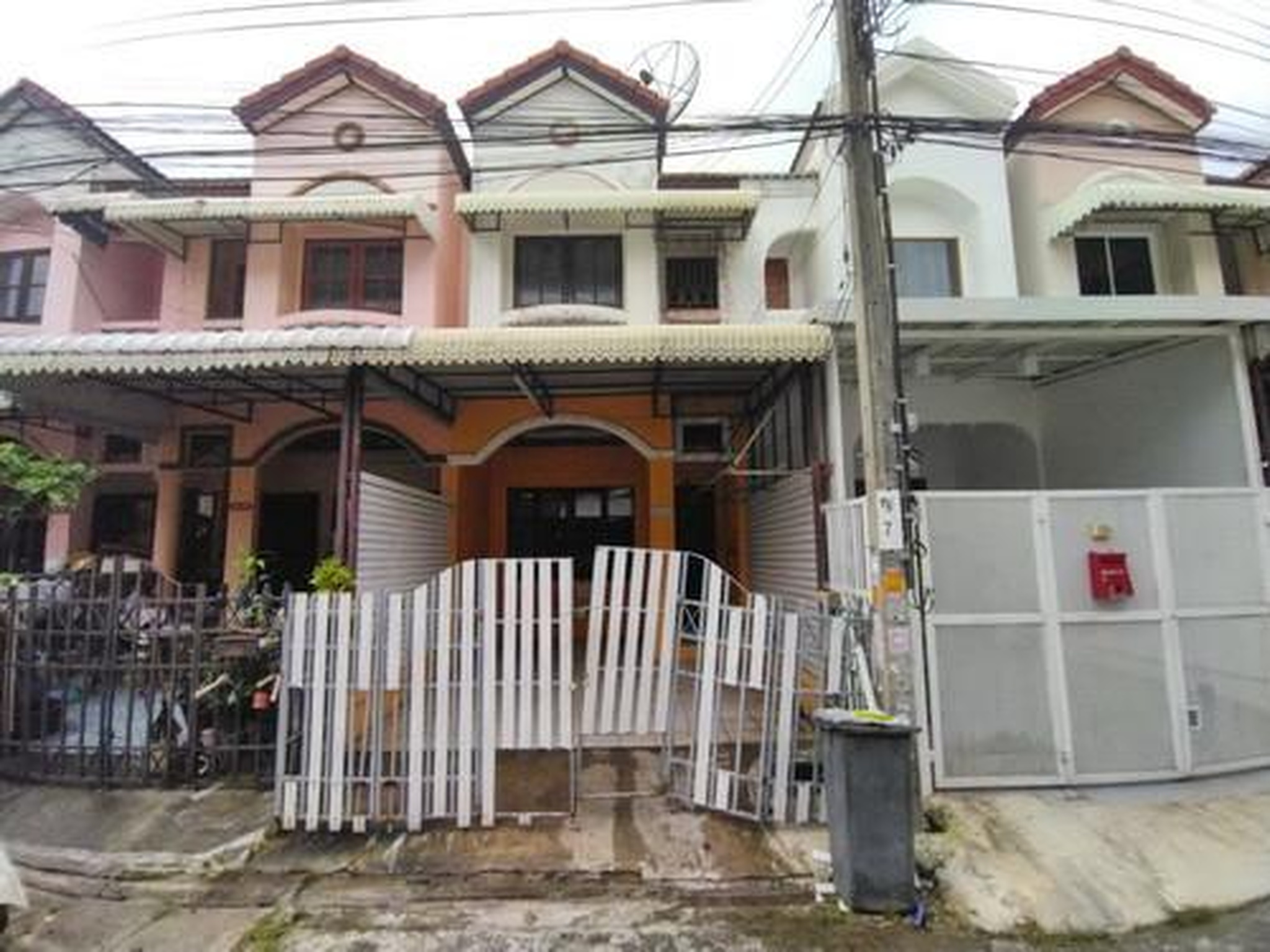 ทรัพย์สถาบันโดย GHB ทาวน์เฮาส์ บางกรวย นนทบุรี