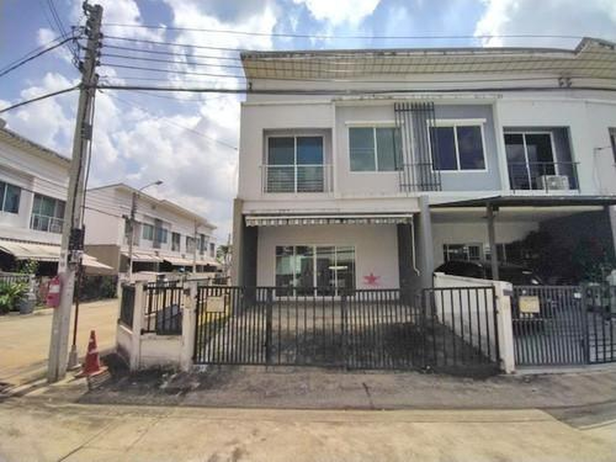 ทรัพย์สถาบันโดย GHB ทาวน์เฮาส์ พลีโน่ พระราม 5-ปิ่นเกล้า (Pleno Rama 5-Pinklao)