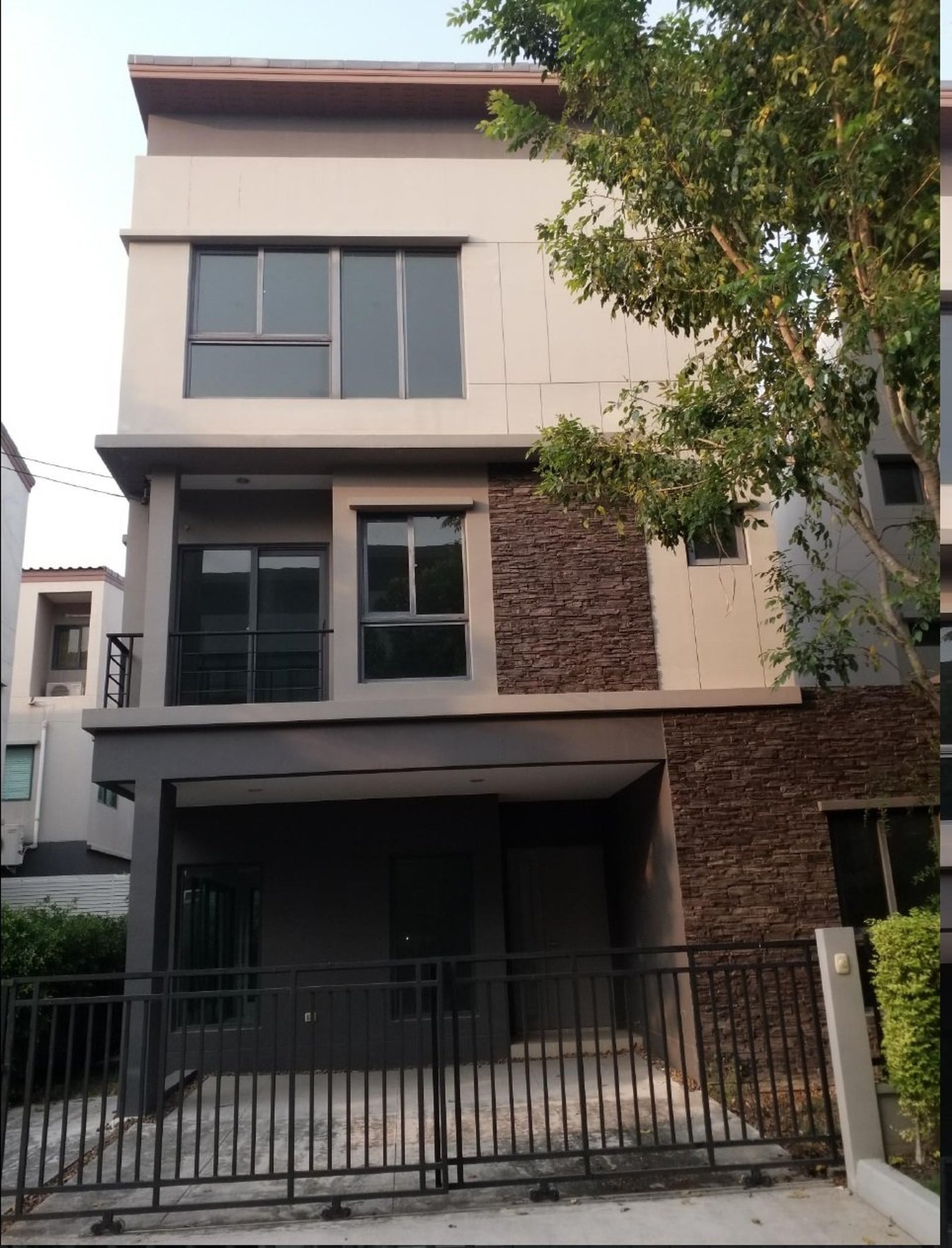 ทรัพย์สถาบันโดย SCB บ้านแฝด บ้านกลางเมือง ดิ อิดิชั่น บางนา-วงแหวน (Baan Klang Muang The Edition Bangna-Wongwaen)