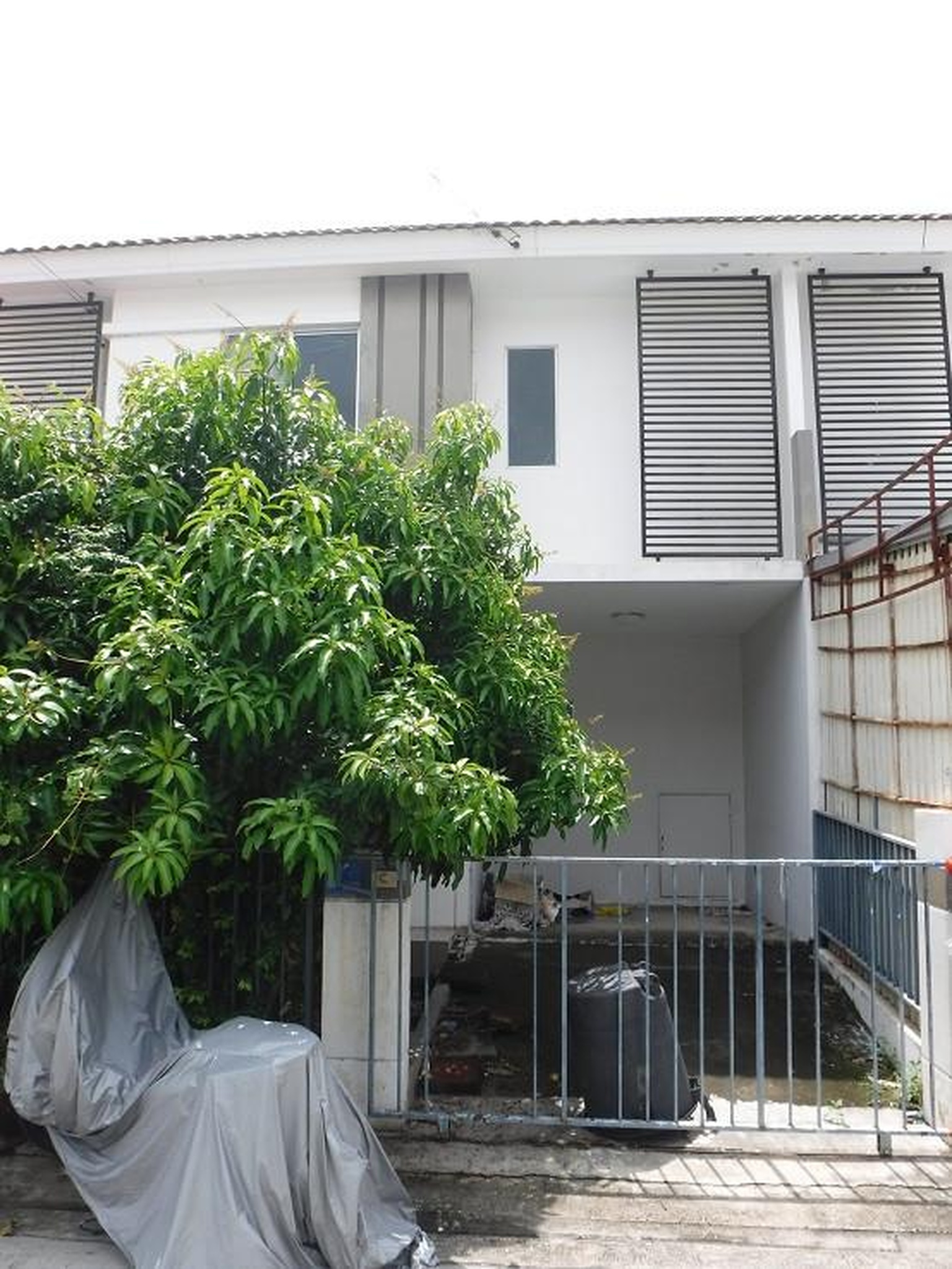 ทรัพย์สถาบันโดย GHB ทาวน์เฮาส์ บ้านพฤกษา 82
