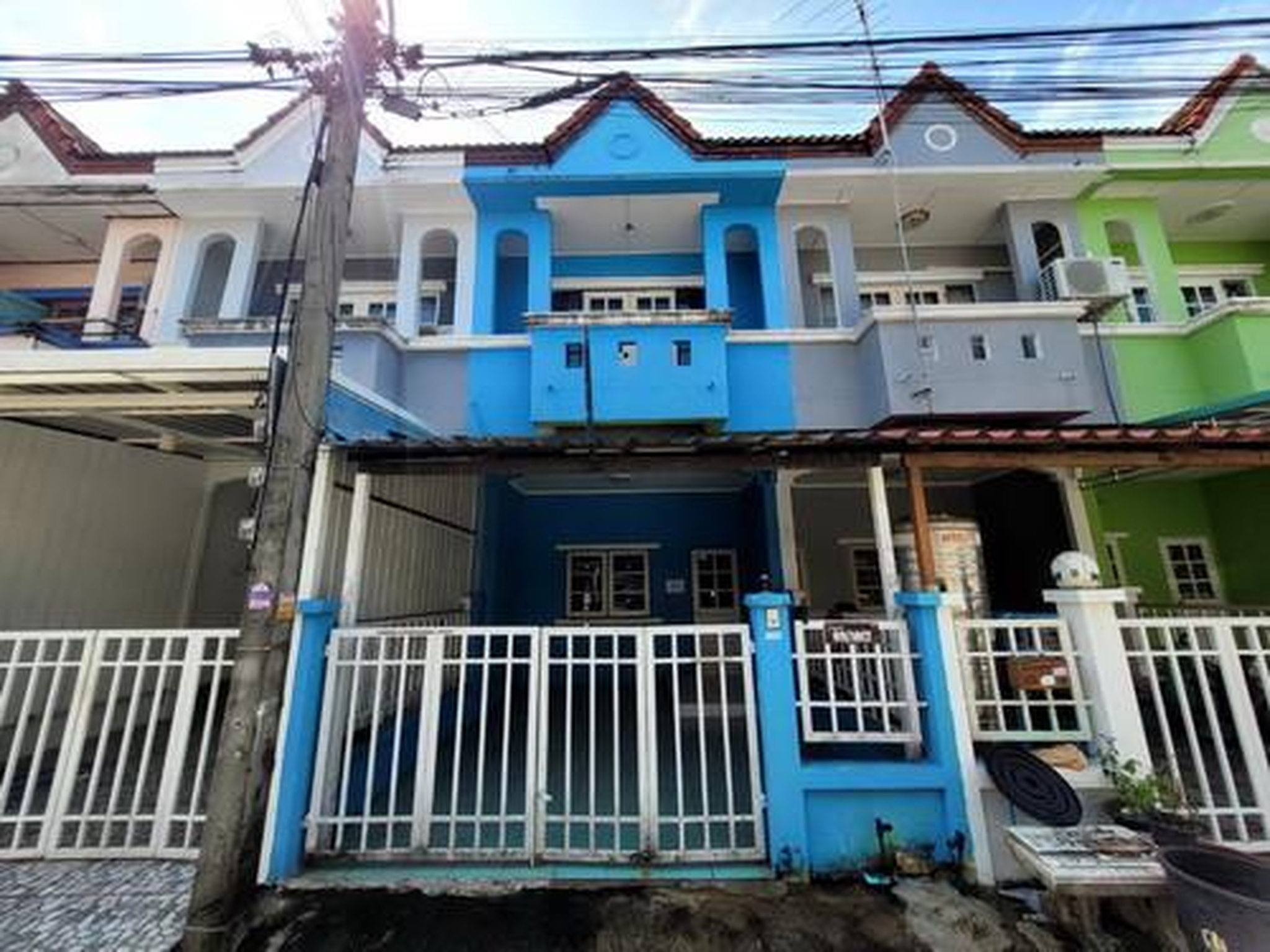 ทรัพย์สถาบันโดย GHB ทาวน์เฮาส์ บ้านฟ้ารังสิต คลอง 4