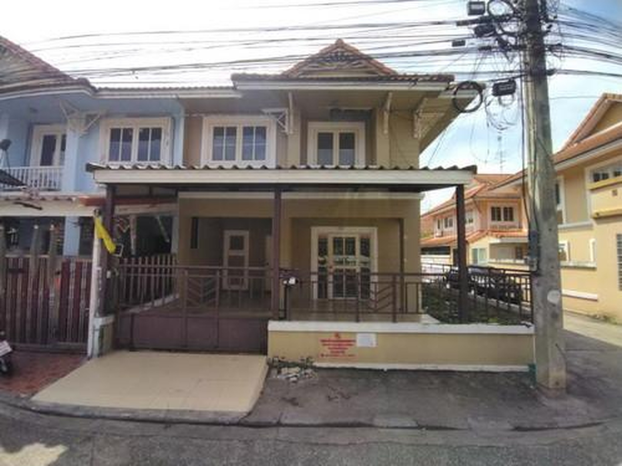 ทรัพย์สถาบันโดย GHB ทาวน์เฮาส์ พฤกษา 11