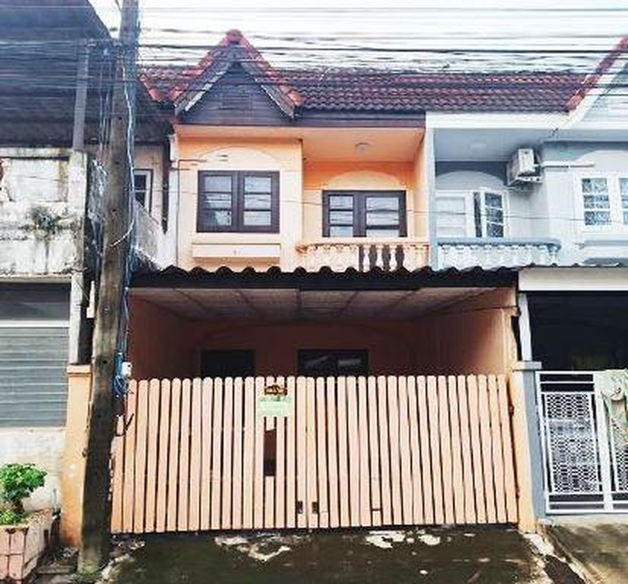 ทรัพย์สถาบันโดย GHB ทาวน์เฮาส์ ฉัตรณรงค์วิลล่า 4