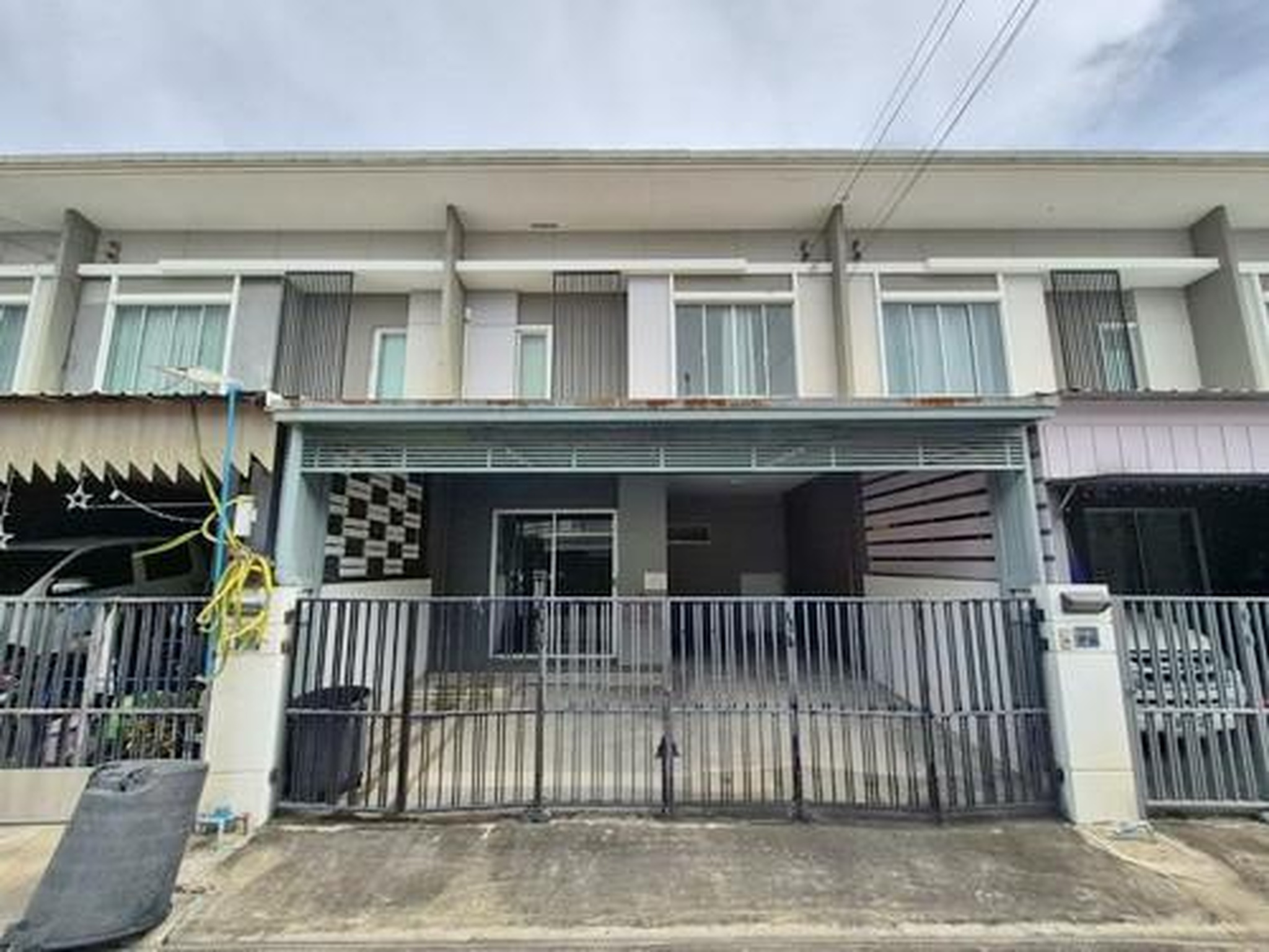 ทรัพย์สถาบันโดย GHB ทาวน์เฮาส์ พฤกษาวิลล์ 93 นครอินทร์-ราชพฤกษ์ (Pruksa Ville 93 Nakornin-Ratchapruek)