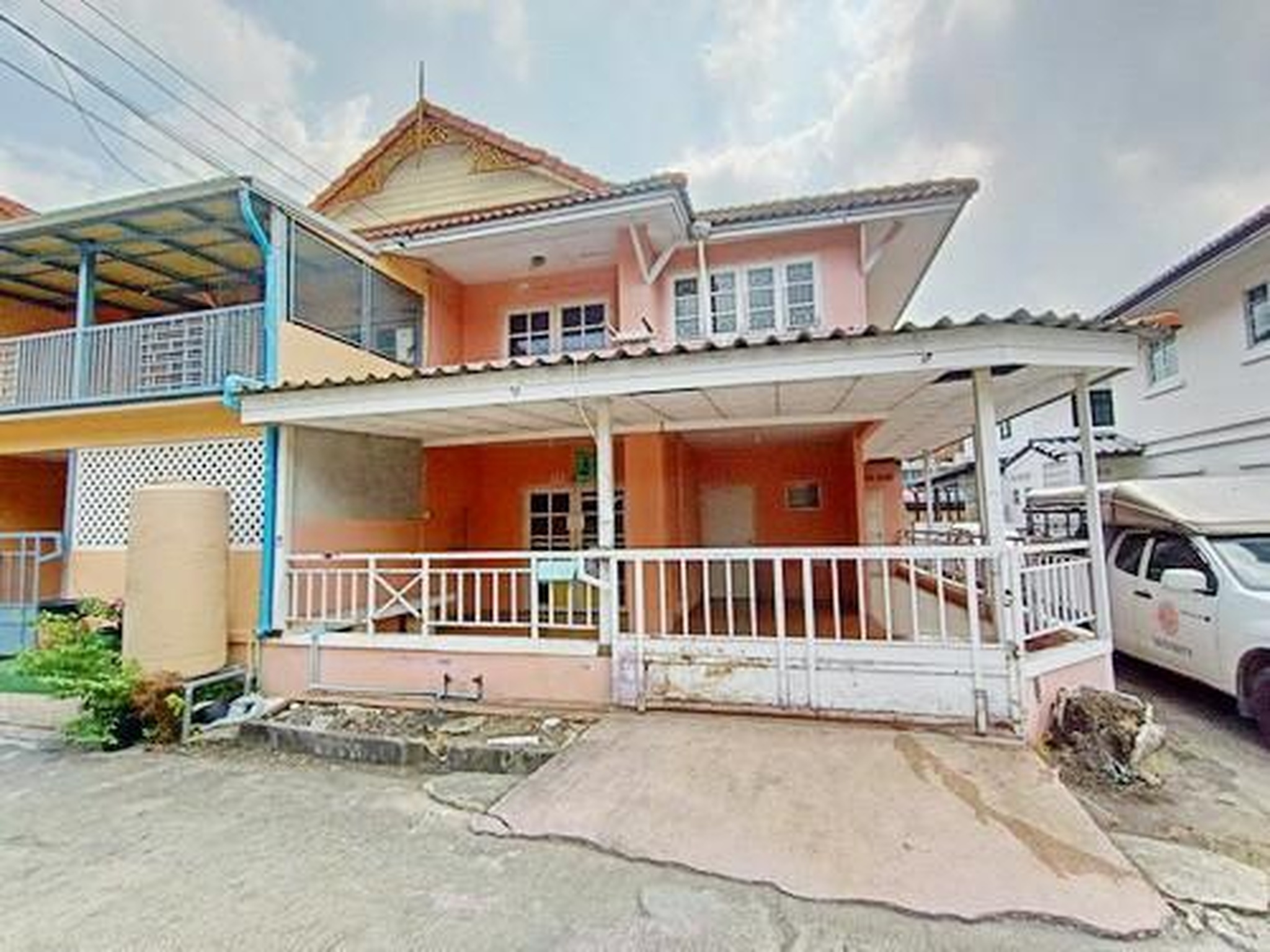 ทรัพย์สถาบันโดย GHB ทาวน์เฮาส์ พฤกษา 9