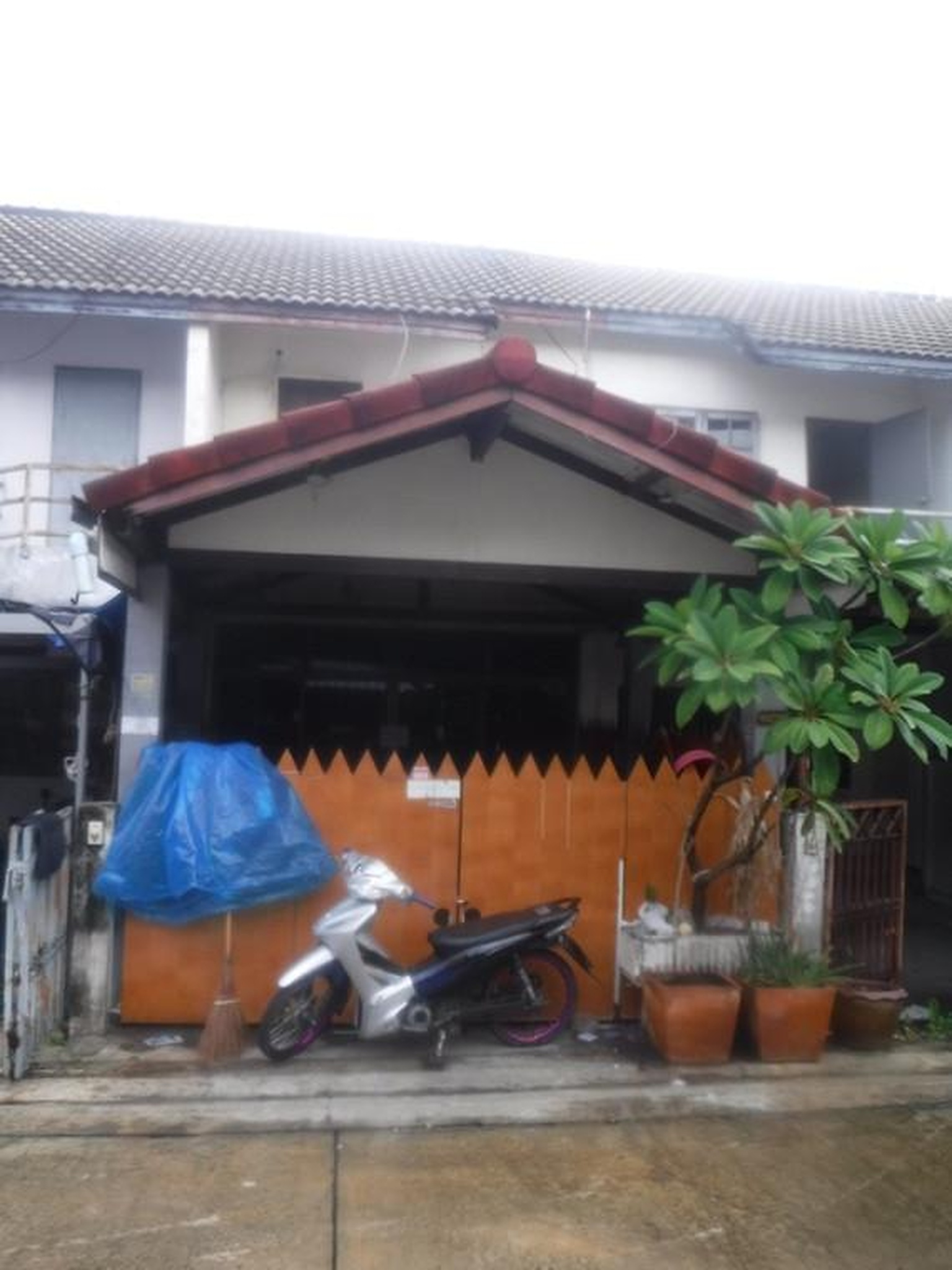 ทรัพย์สถาบันโดย GHB ทาวน์เฮาส์ แก้วขวัญ 1
