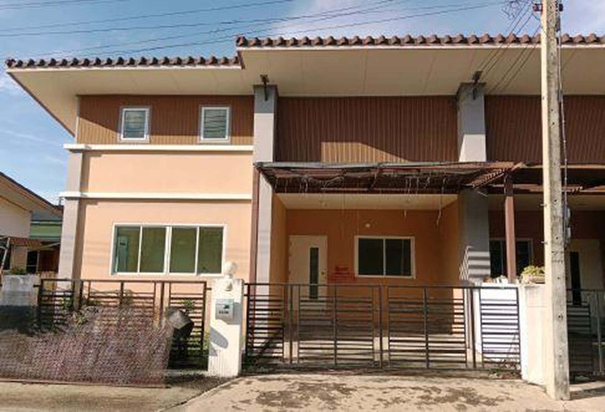 ทรัพย์สถาบันโดย GHB บ้านแฝด วีอไลฟ์ลำลูกกาคลอง 8 (V-Alive Lumlukka Klong 8)