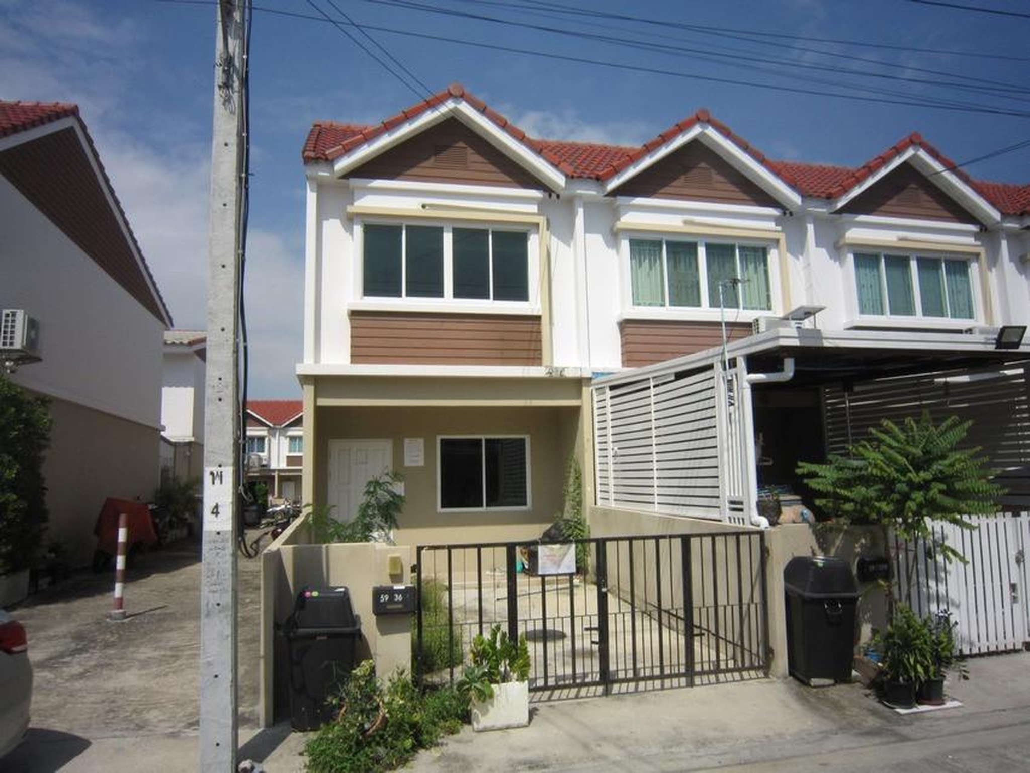 ทรัพย์สถาบันโดย GHB ทาวน์เฮาส์ พิศาลสุวรรณภูมิ 2/1
