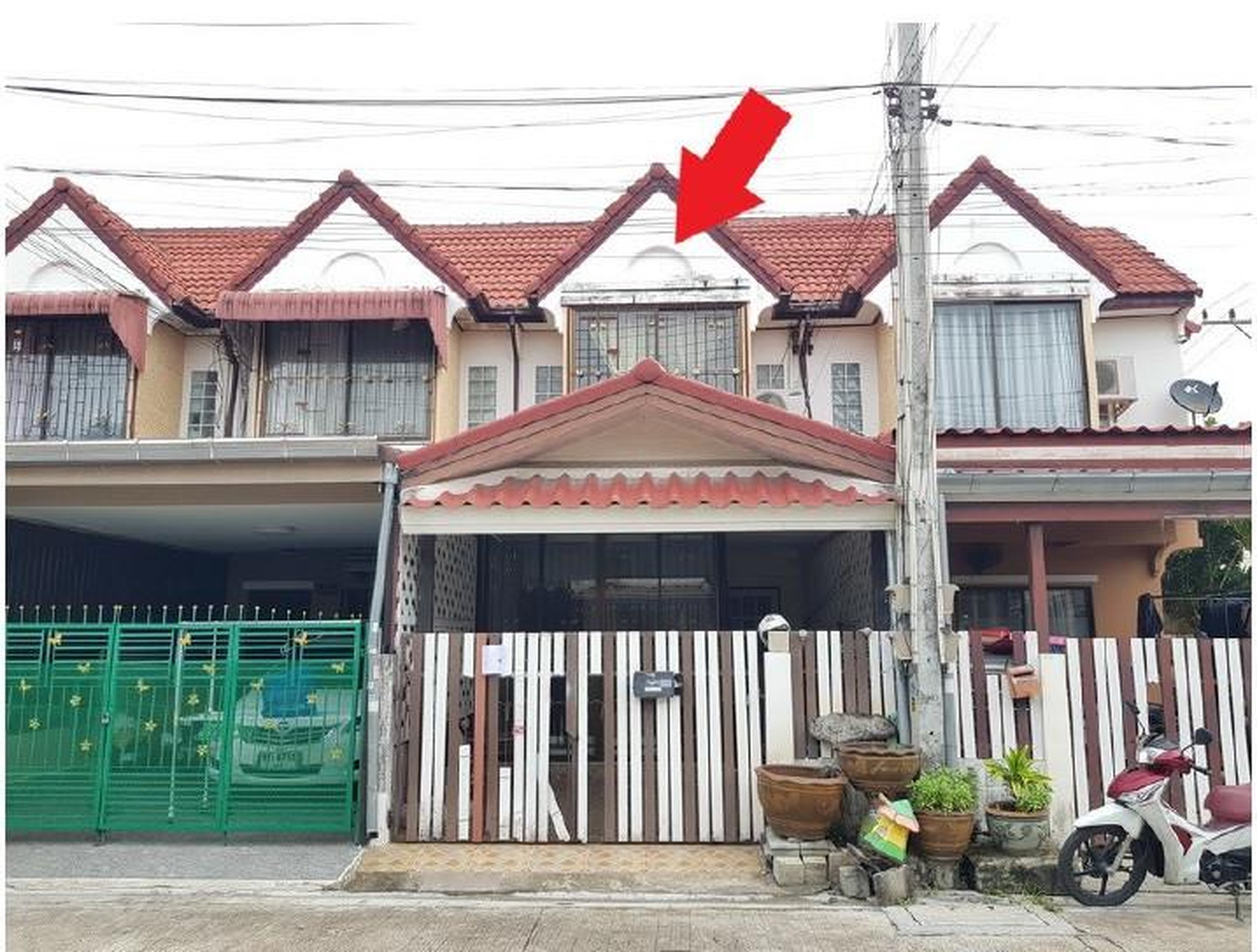 ทรัพย์สถาบันโดย GHB ทาวน์เฮาส์ งามเจริญ 10