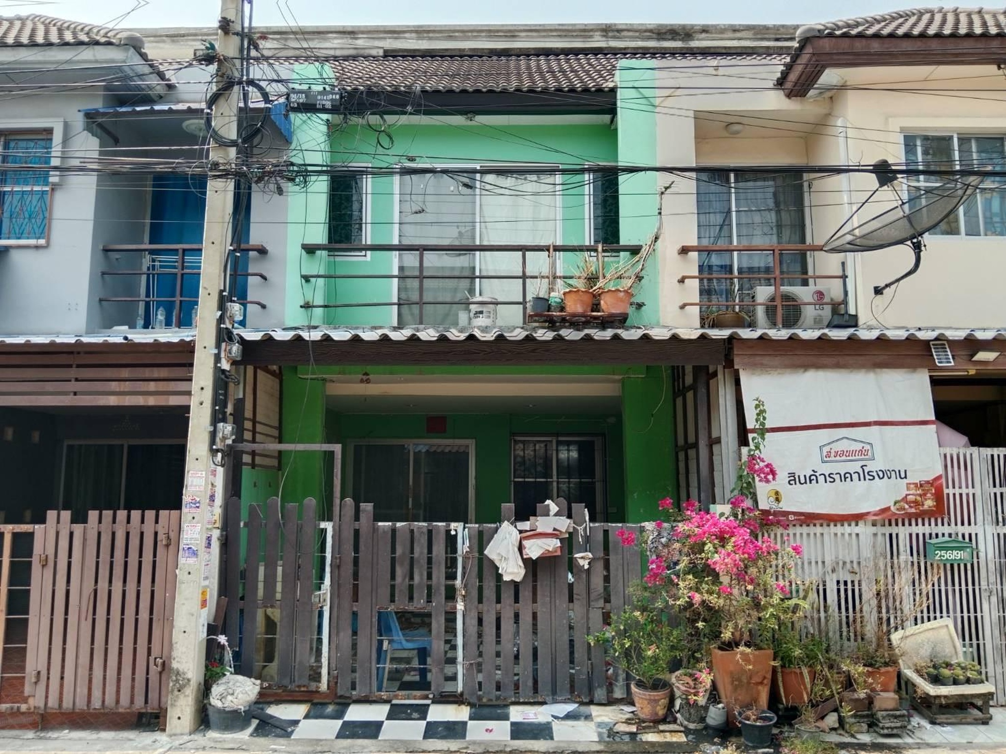 ทรัพย์สถาบันโดย GHB ทาวน์เฮาส์ ร็อคการ์เด้นโฮม 2