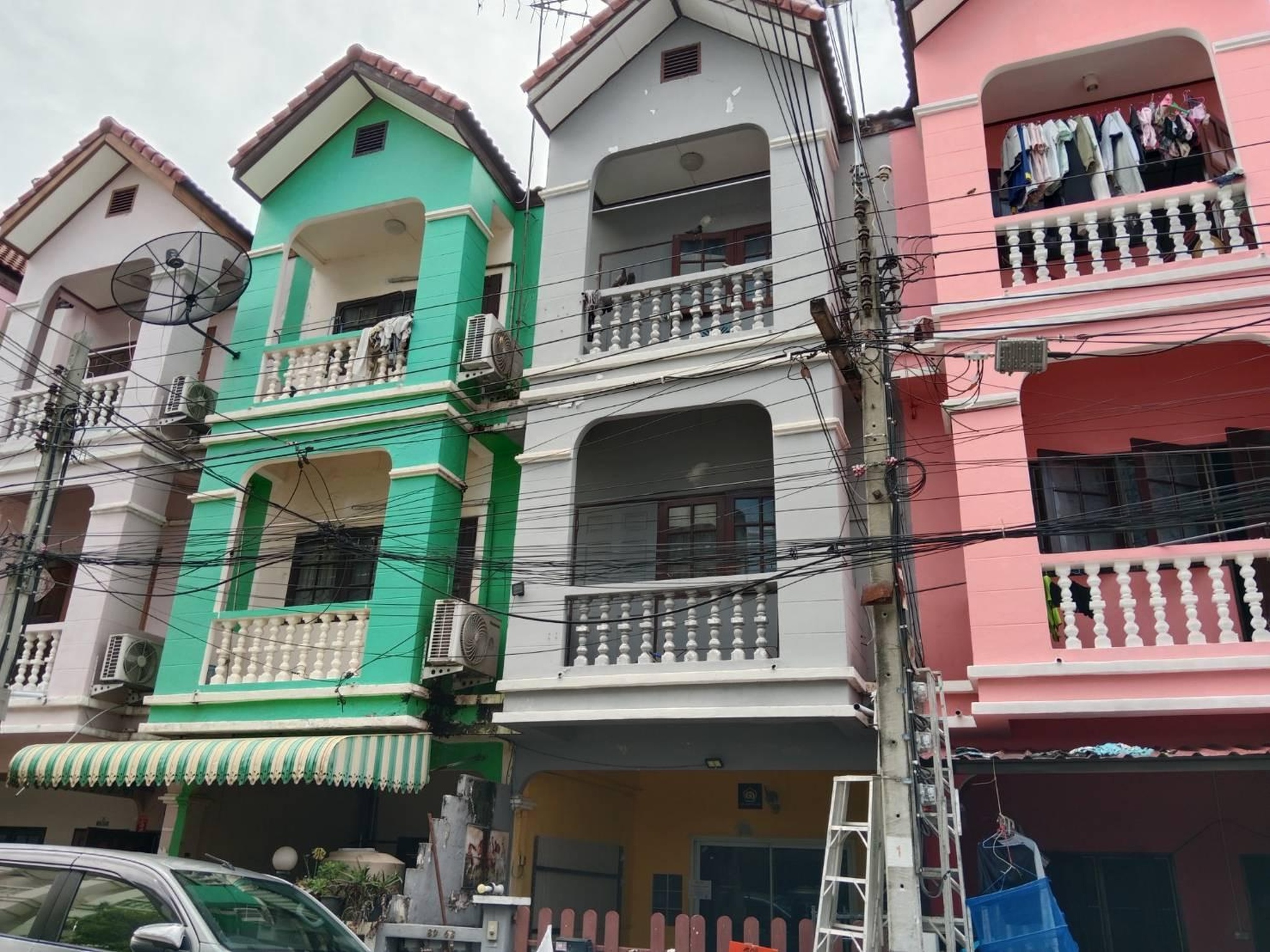 ทรัพย์สถาบันโดย GHB ทาวน์เฮาส์ เลิศอุบล