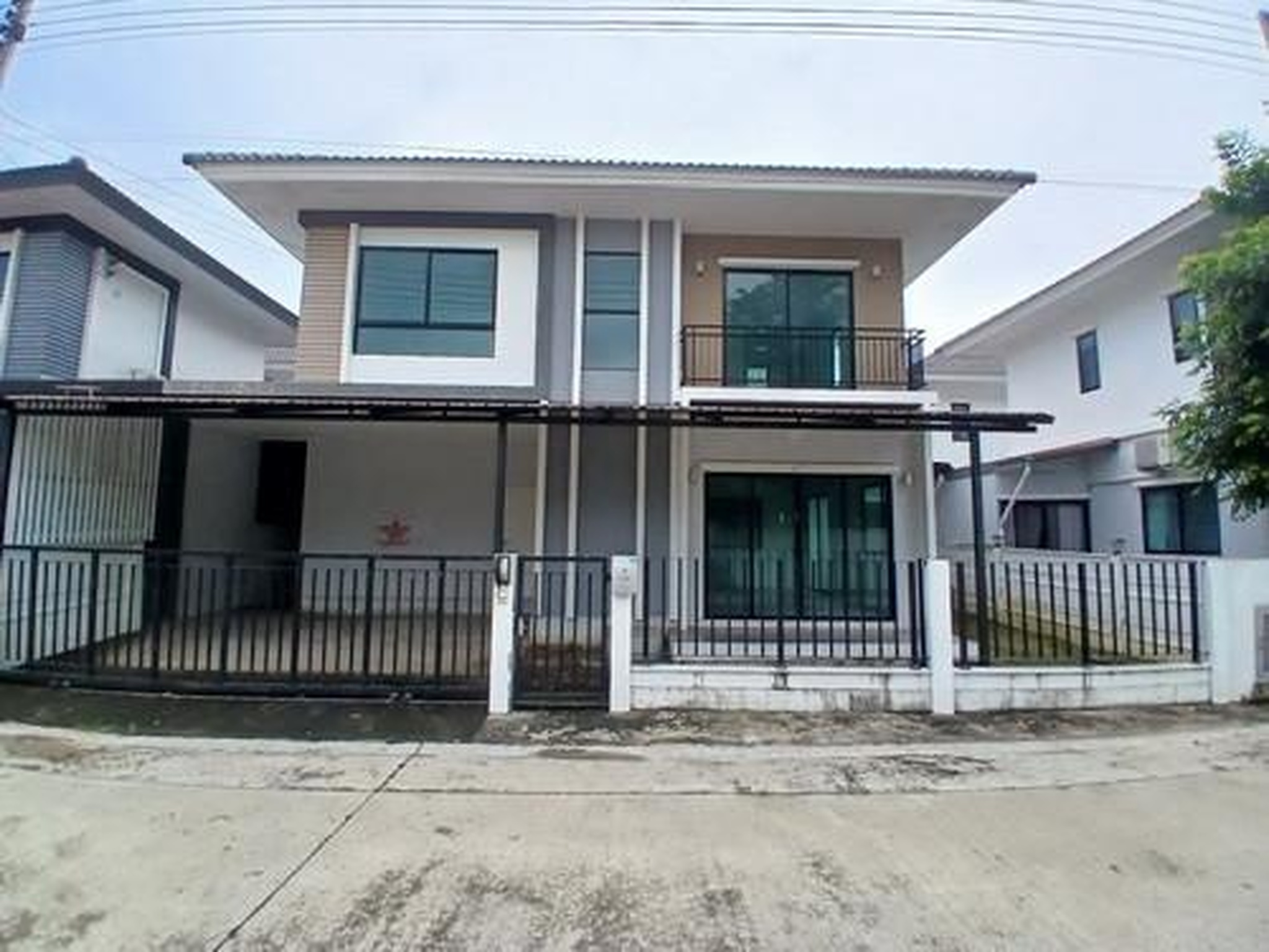 ทรัพย์สถาบันโดย GHB บ้านแฝด เจ วิลล่า รังสิต-คลอง 1 (J Villa Rangsit-Klong 1)