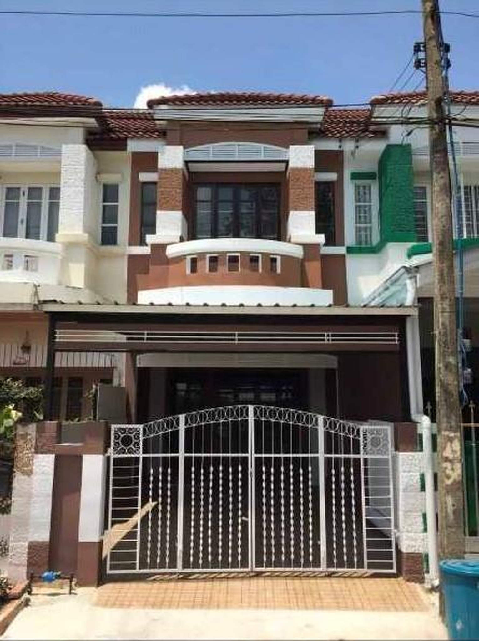 ทรัพย์สถาบันโดย GHB ทาวน์เฮาส์ บ้านปาริชาต 345 (Baan Parichat 345)