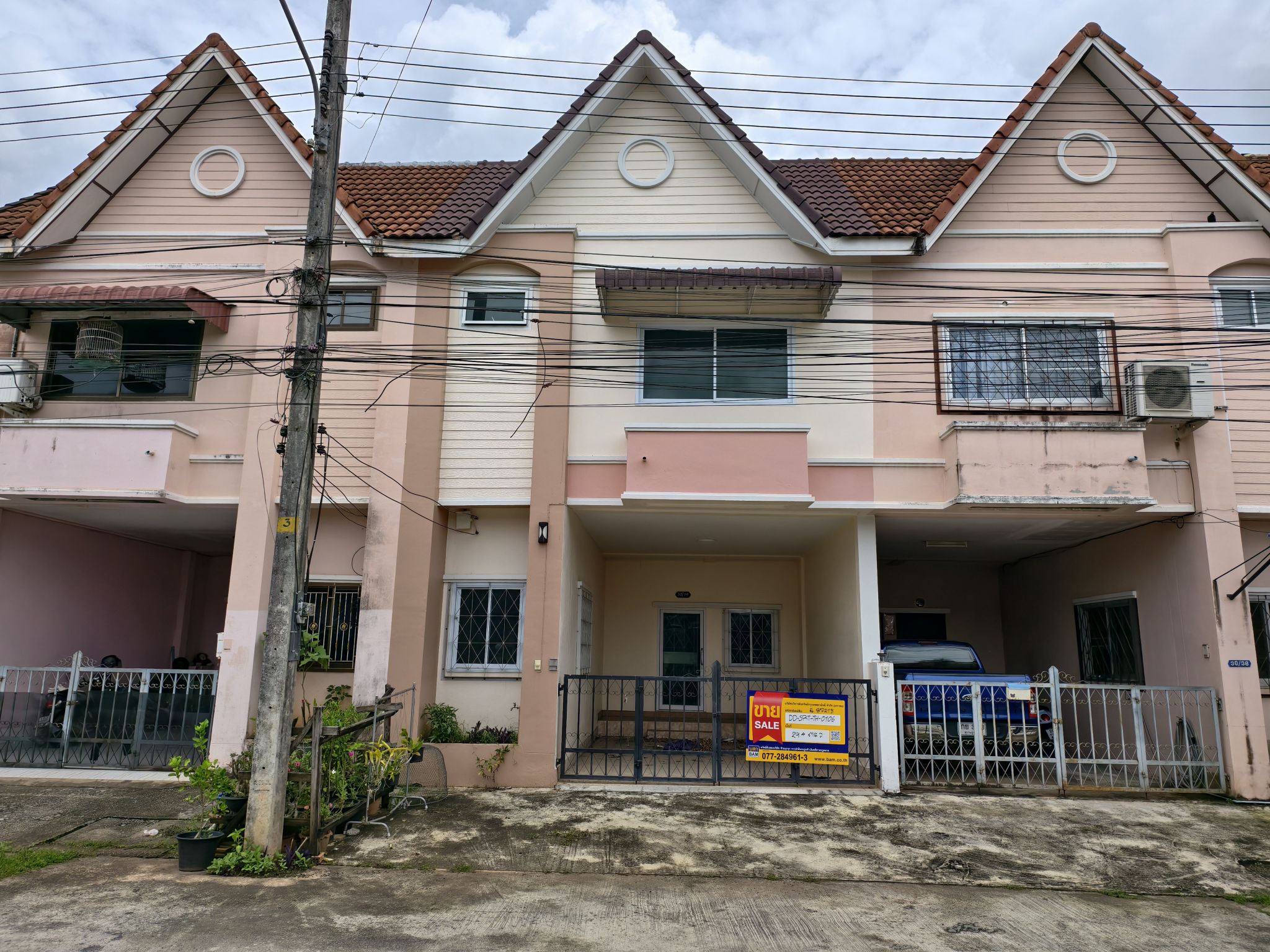 ทรัพย์สถาบันโดย BAM ทาวน์เฮาส์ โกลเด้นโฮม (Baan Golden Home)