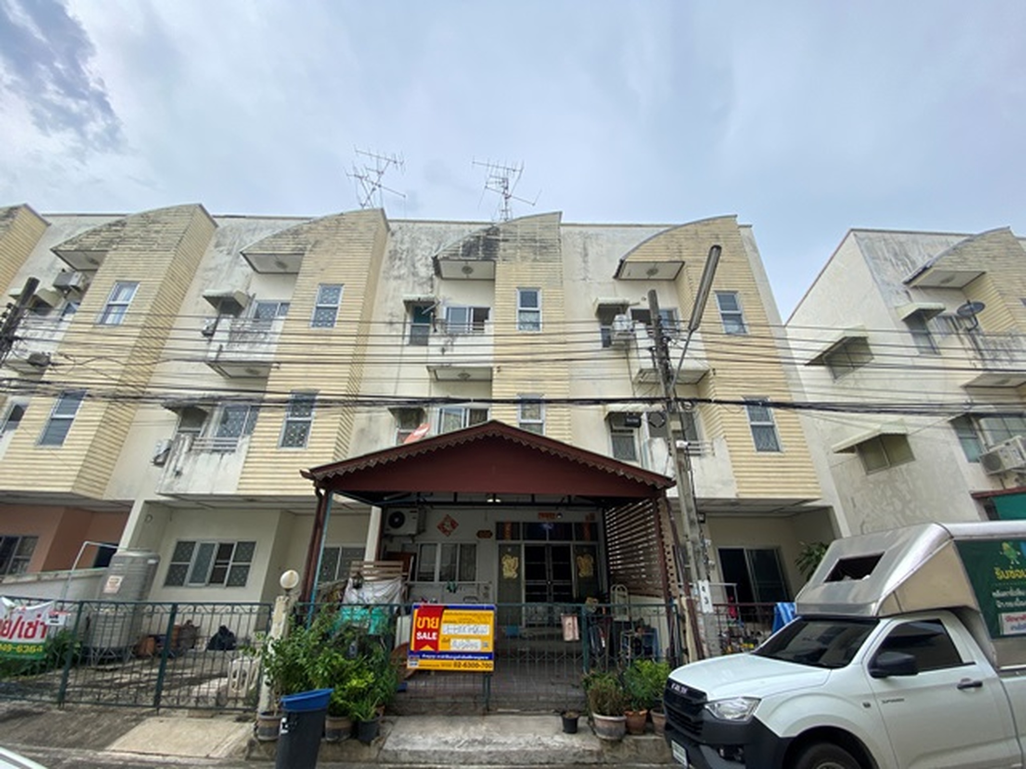 ทรัพย์สถาบันโดย BAM ทาวน์เฮาส์ บ้านสวนราชาทาวน์โฮม (Baan Suan Racha Krungthep Kreetha)