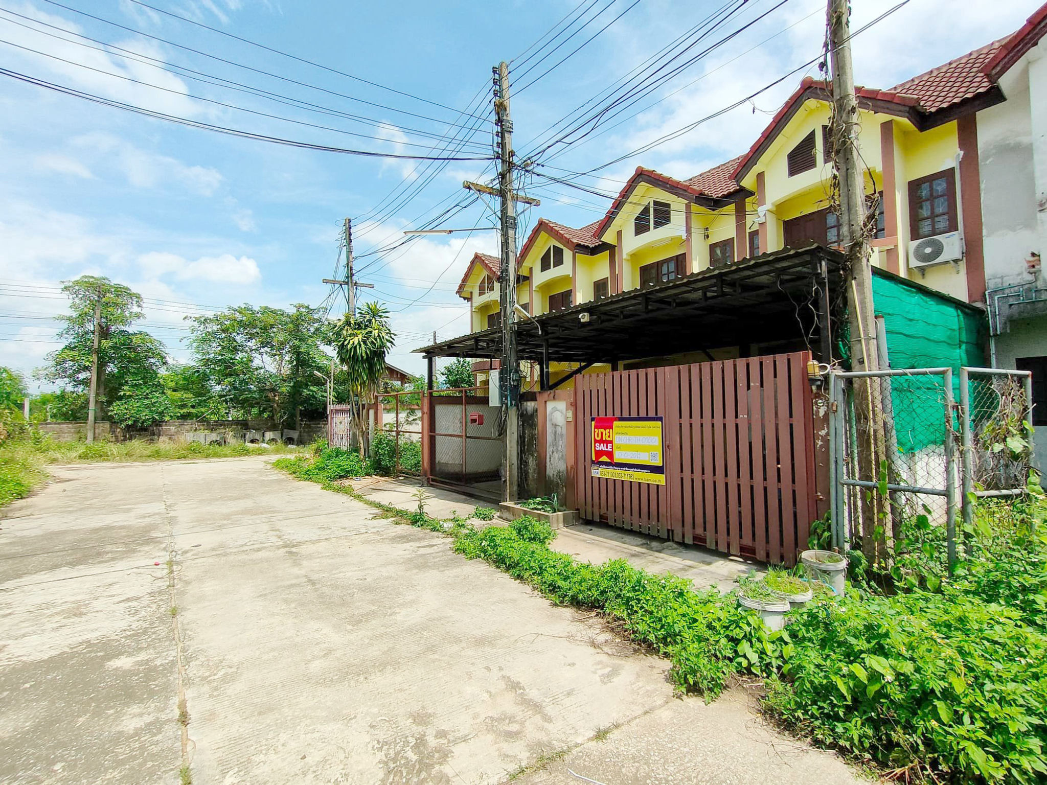 ทรัพย์สถาบันโดย BAM ทาวน์เฮาส์ ศรีป่าแดง