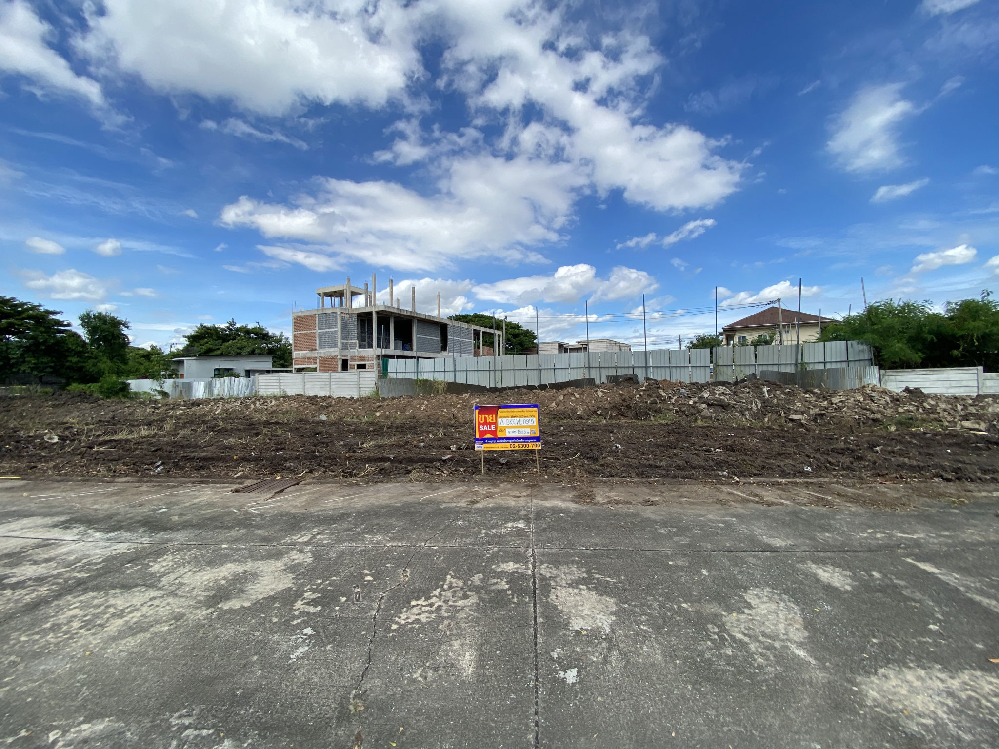 ทรัพย์สถาบันโดย BAM ที่ดิน หมู่บ้านบารเมษฐ์ (Baan Barames Suan Luang R.9)